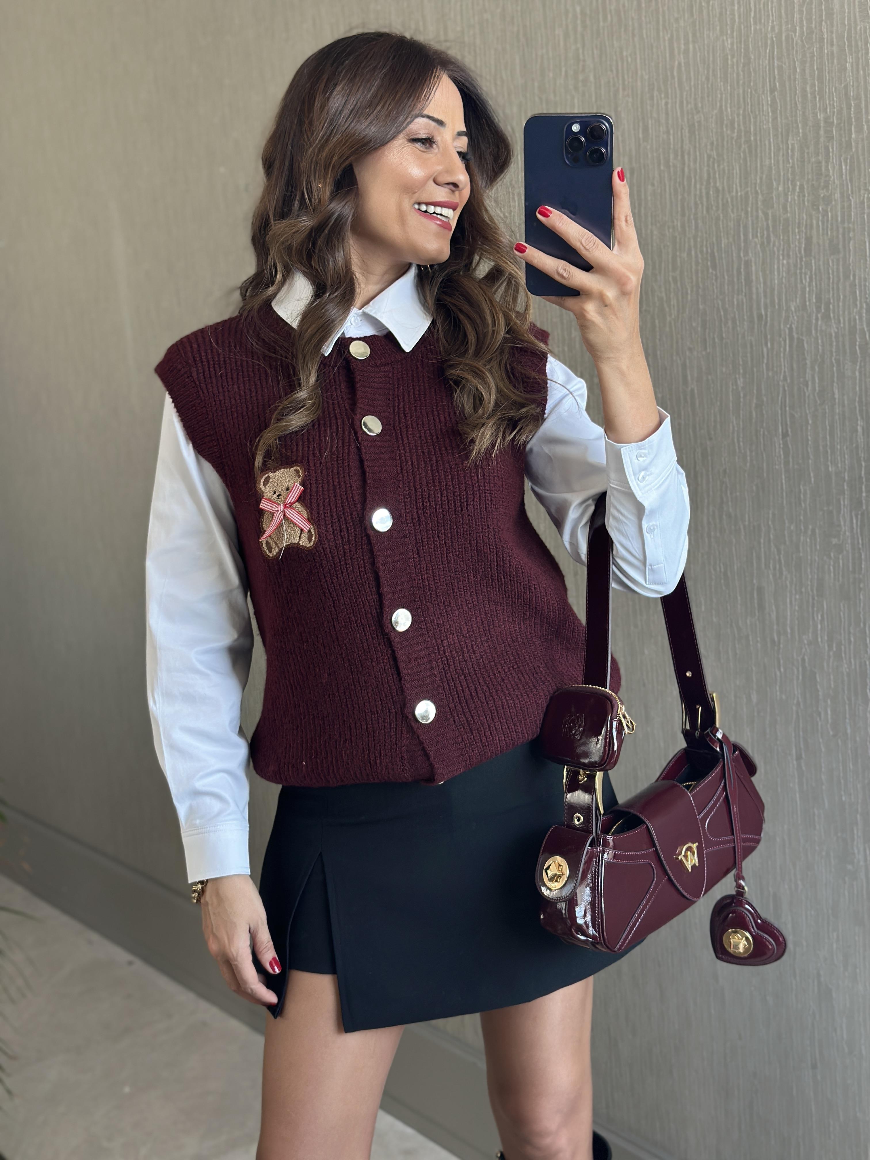 Bordo Bisiklet Yaka Ayıcık Nakışlı Düğmeli Kadın Triko Yelek