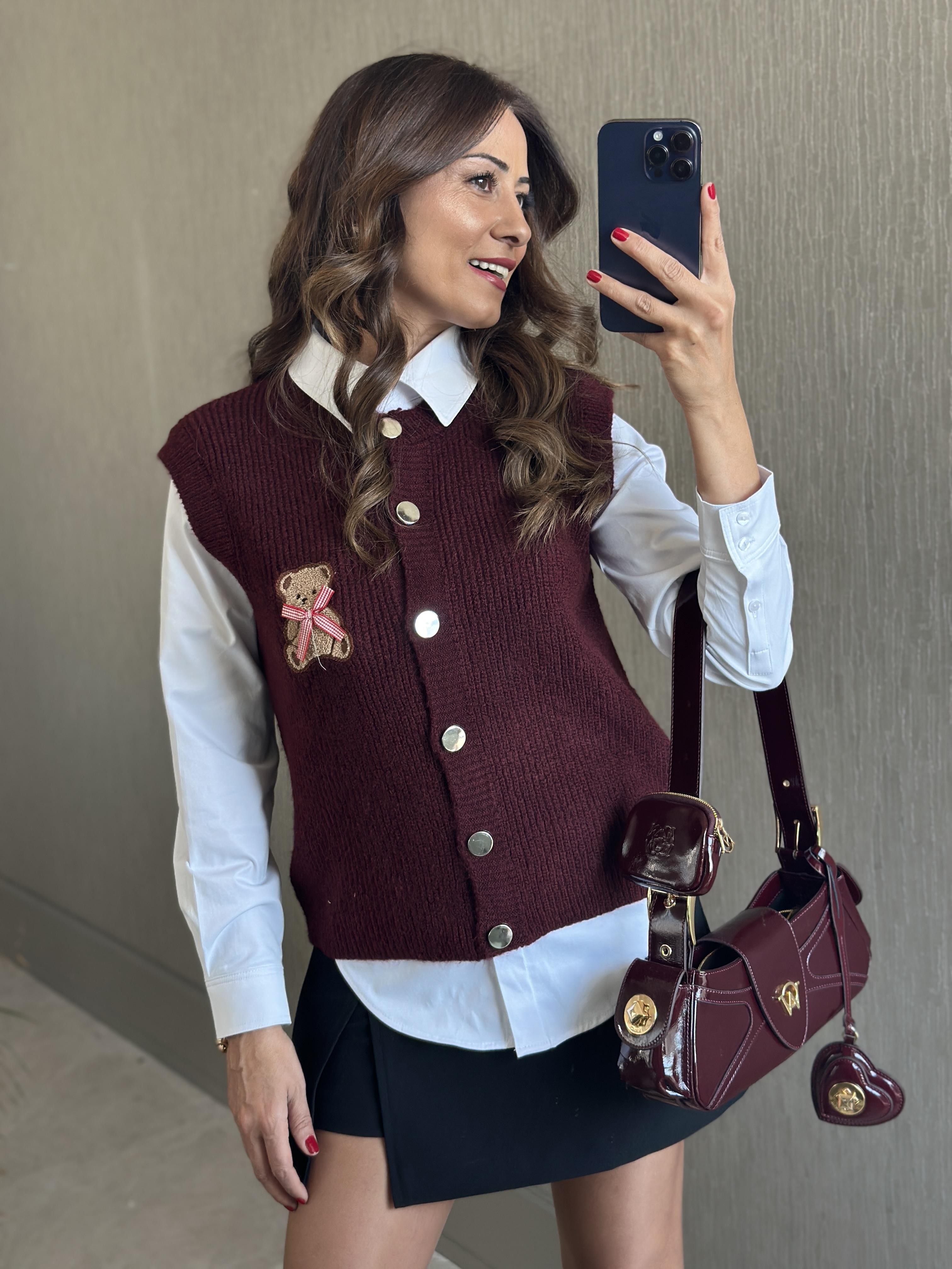 Bordo Bisiklet Yaka Ayıcık Nakışlı Düğmeli Kadın Triko Yelek