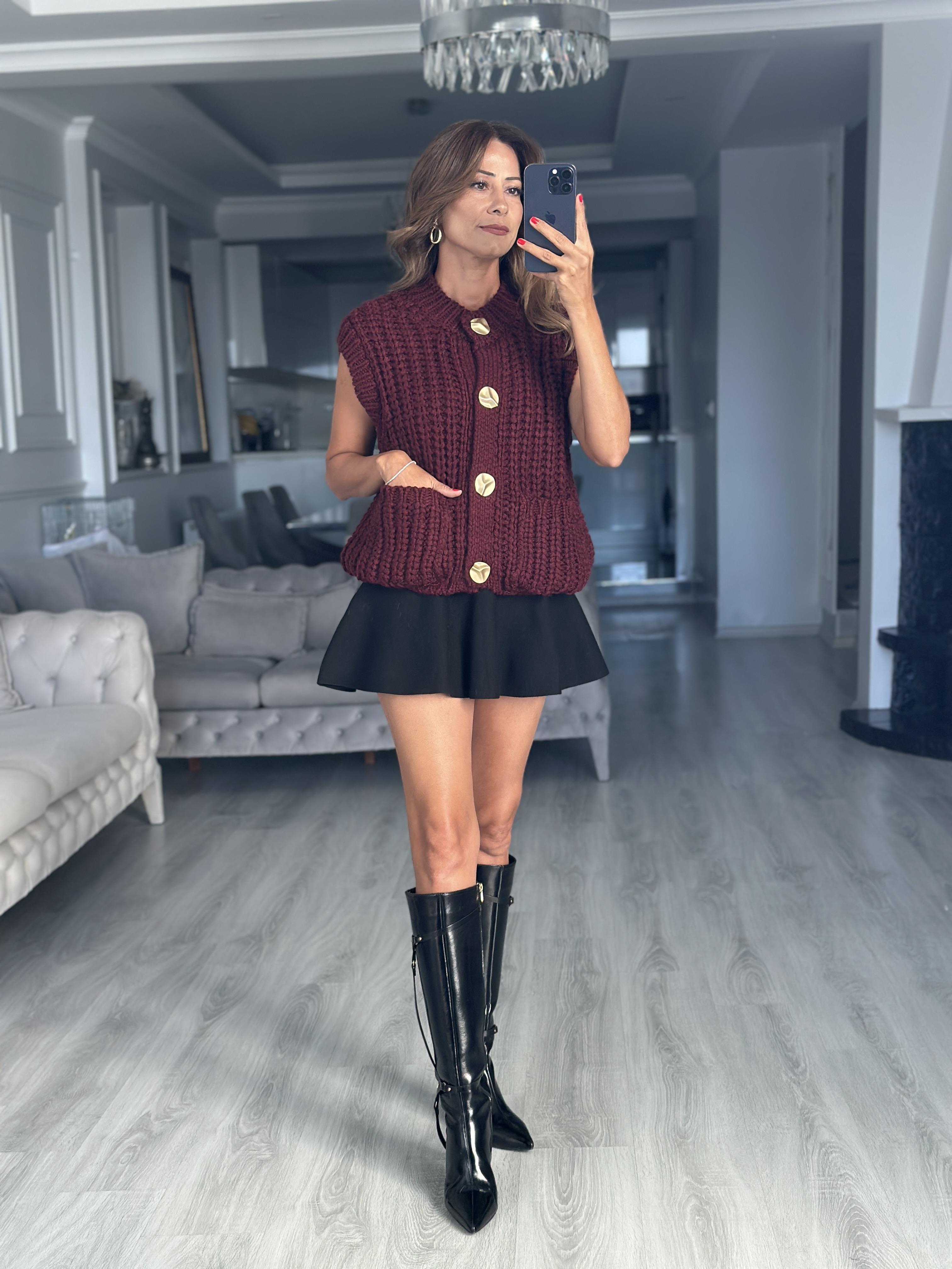 Bordo İri Düğmeli Yumuşak Dokulu Cepli Kadın Triko Yelek