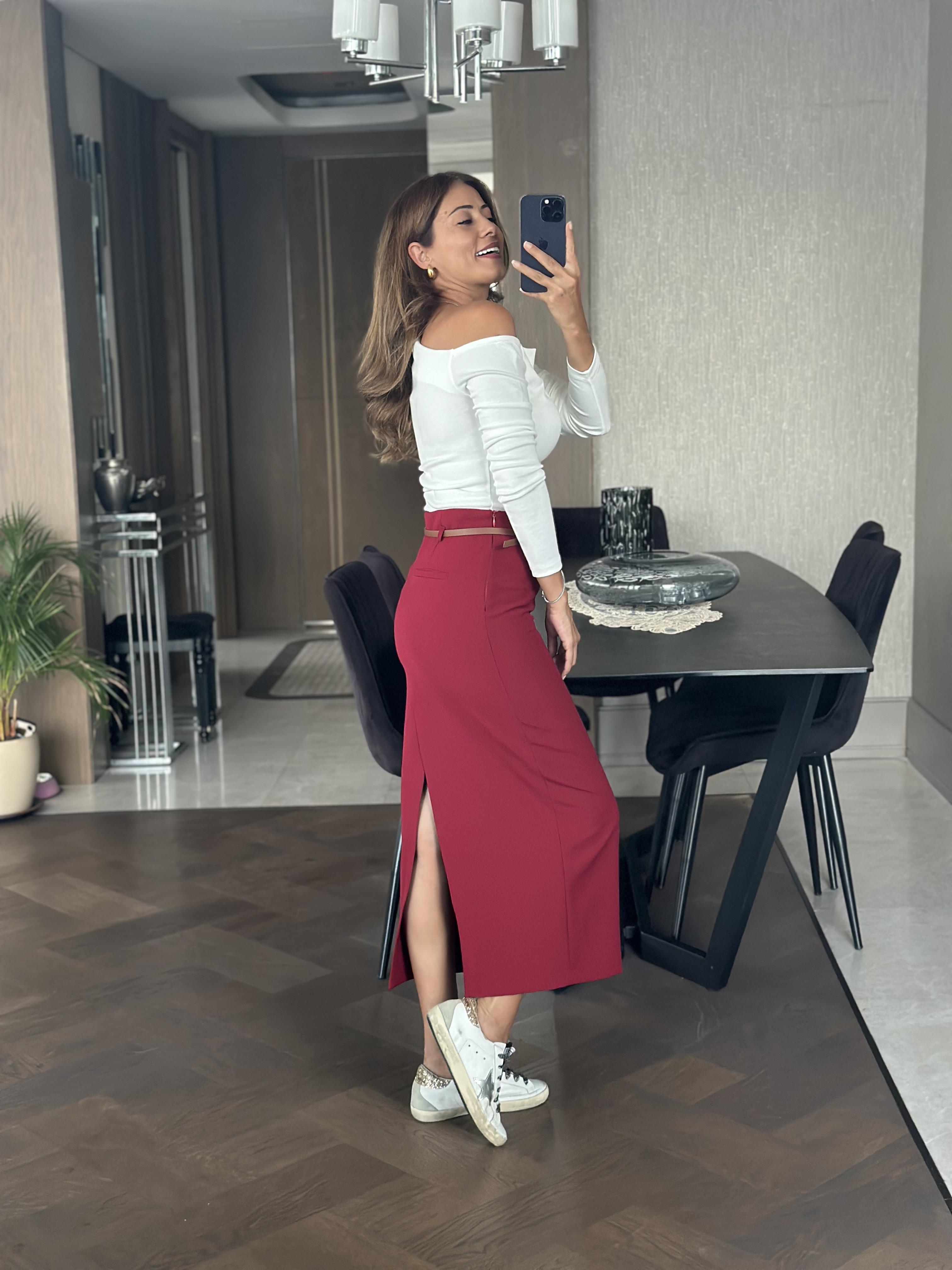 Bordo Karol Kemerli Arkası Yırtmaçlı Yanı Fermuarlı Kadın Etek