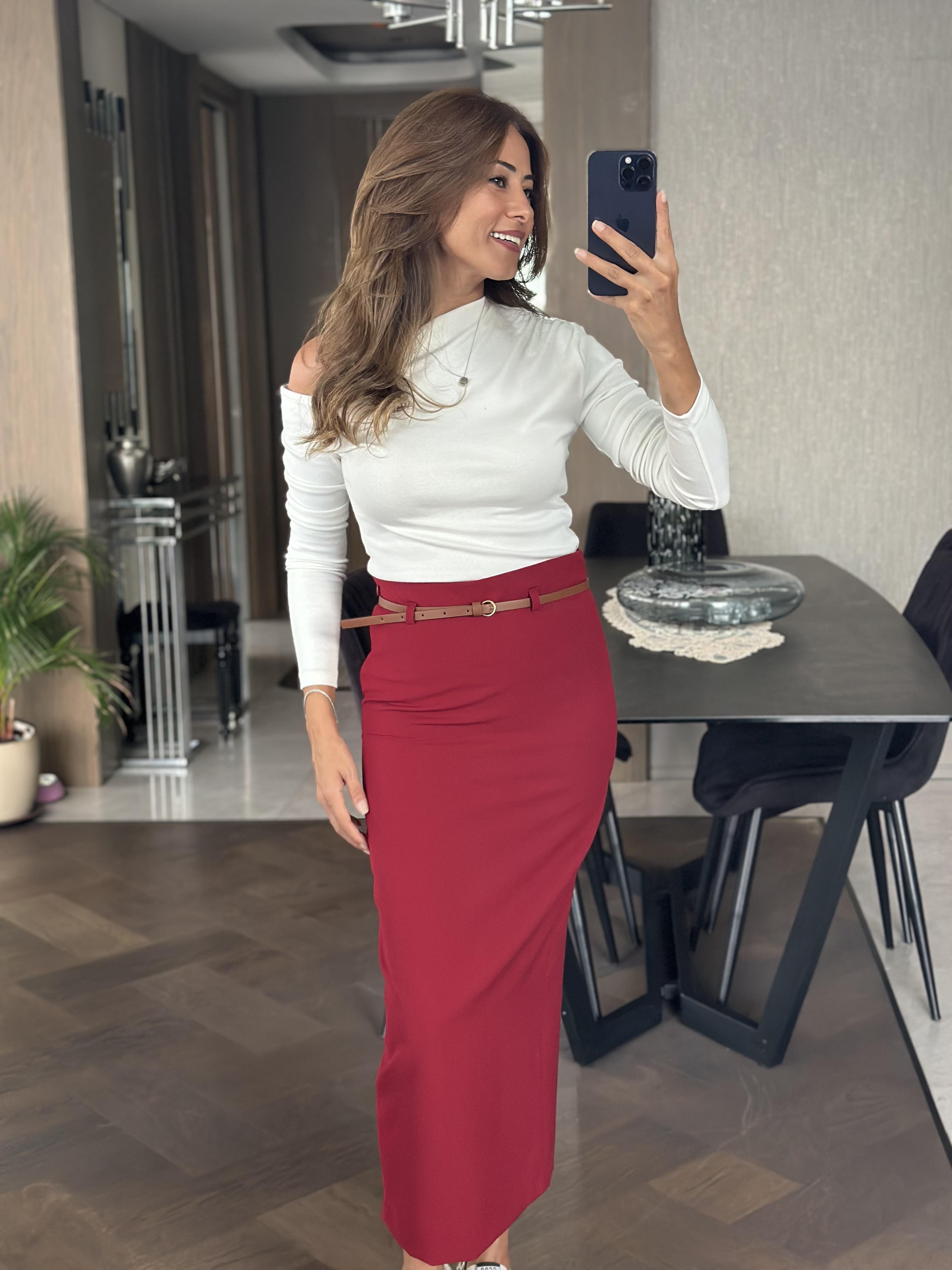 Bordo Karol Kemerli Arkası Yırtmaçlı Yanı Fermuarlı Kadın Etek