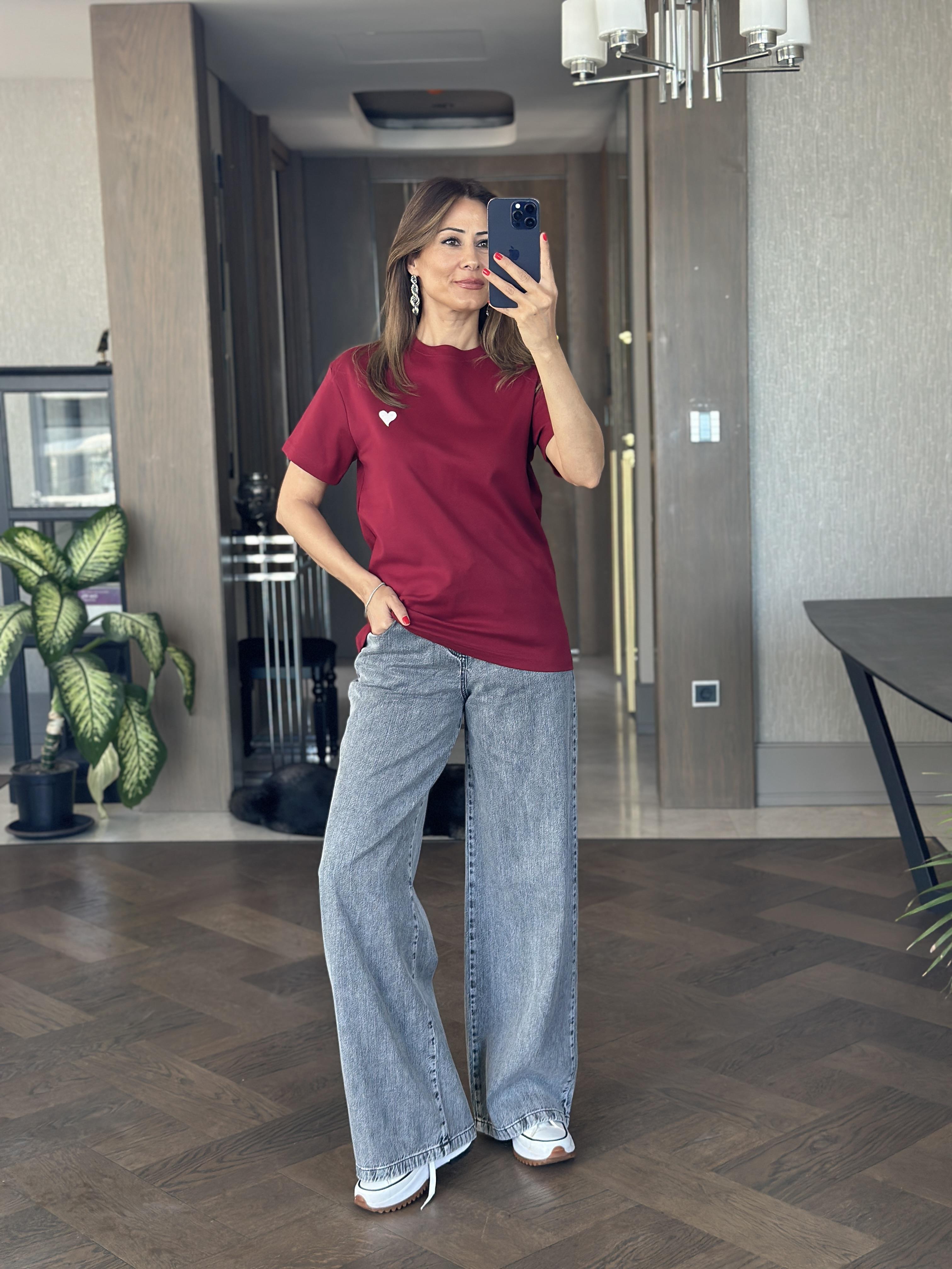 Bordo Küçük Kalp Detay Bisiklet Yaka Kısa Kol Kadın T-Shirt