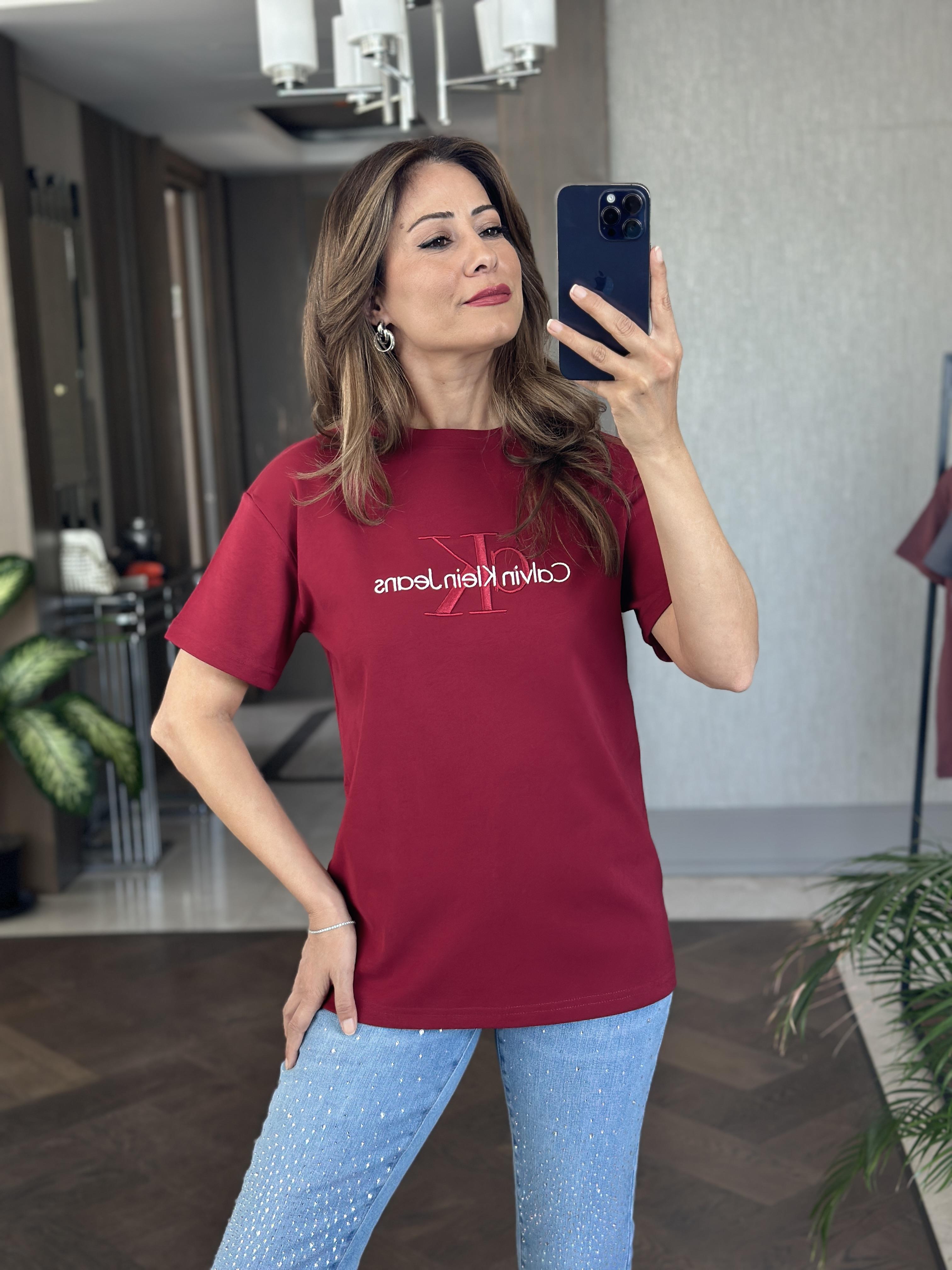 Bordo Önü Kabartma Yazı Nakışlı Bisiklet Yaka Kısa Kol Kadın T-Shirt