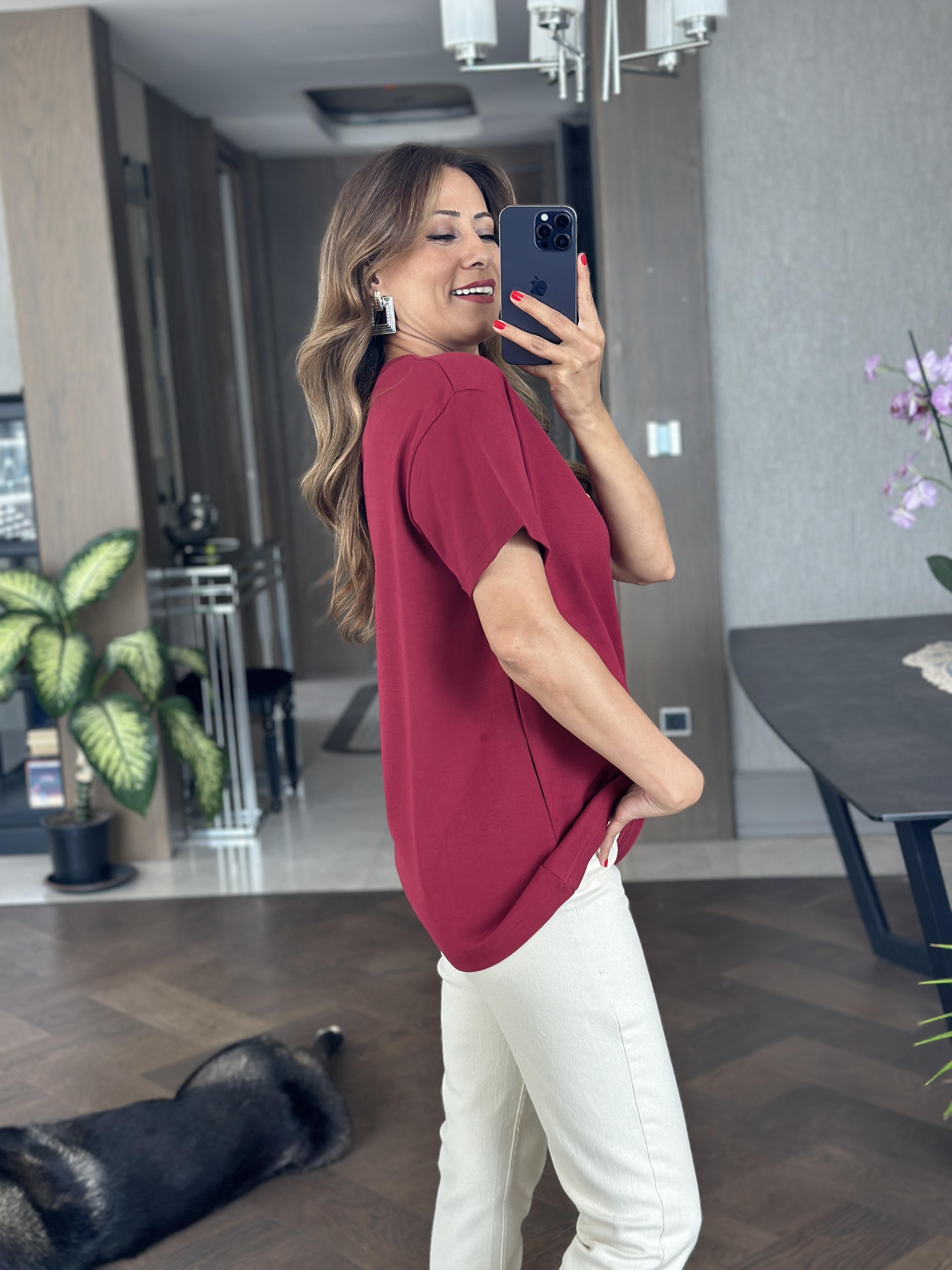 Bordo Önü Kaplan Nakışlı Bisiklet Yaka  Kadın T-Shirt