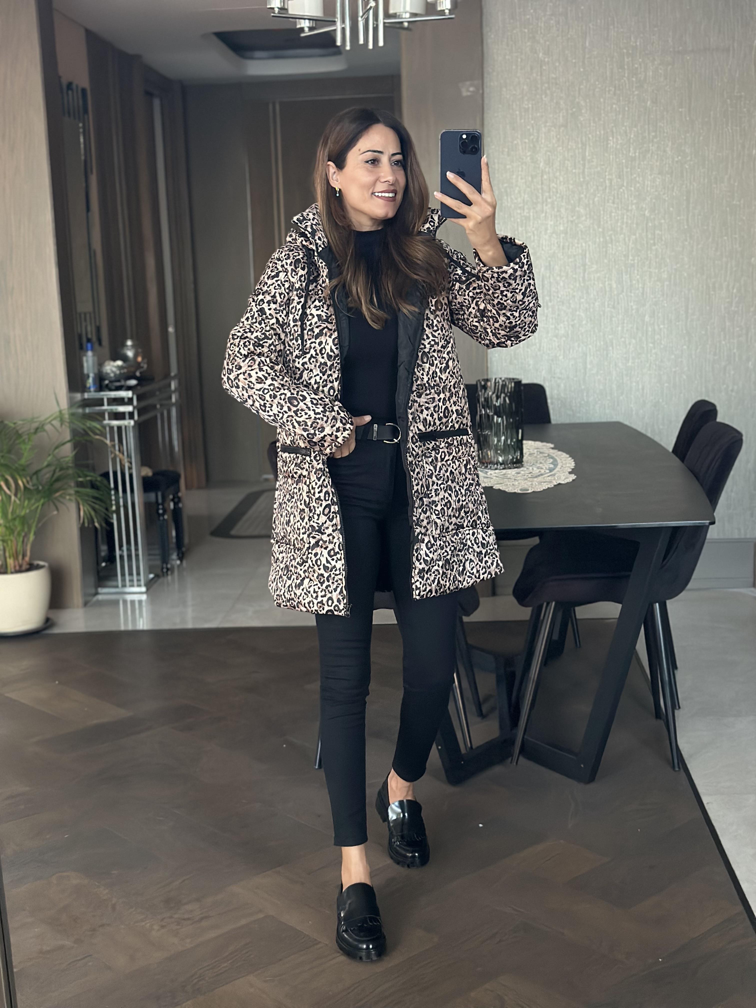 Camel Kapitone Leopar Desen Kapüşonlu Cebi Fermuar Detay Kadın Mont