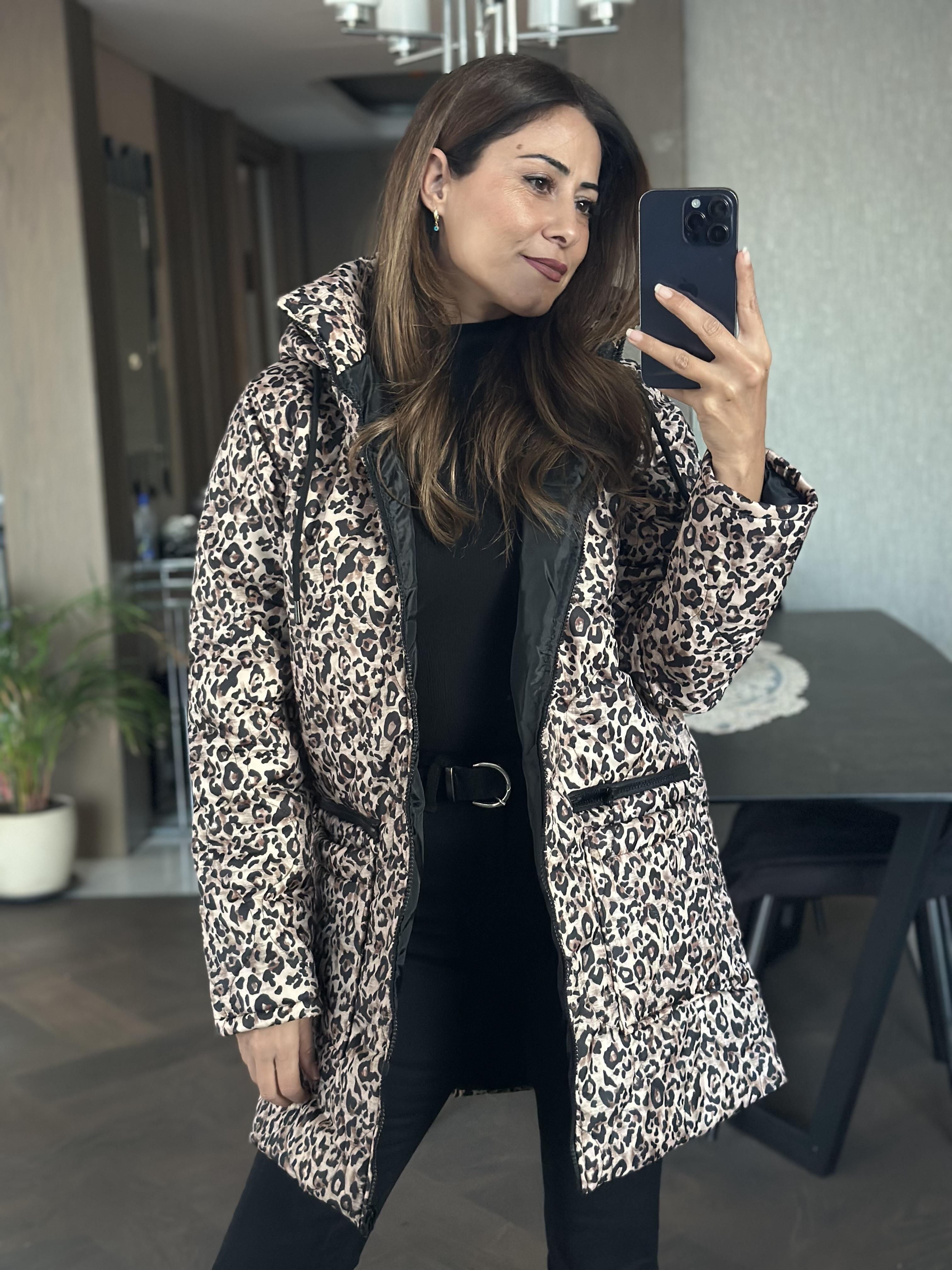 Camel Kapitone Leopar Desen Kapüşonlu Cebi Fermuar Detay Kadın Mont