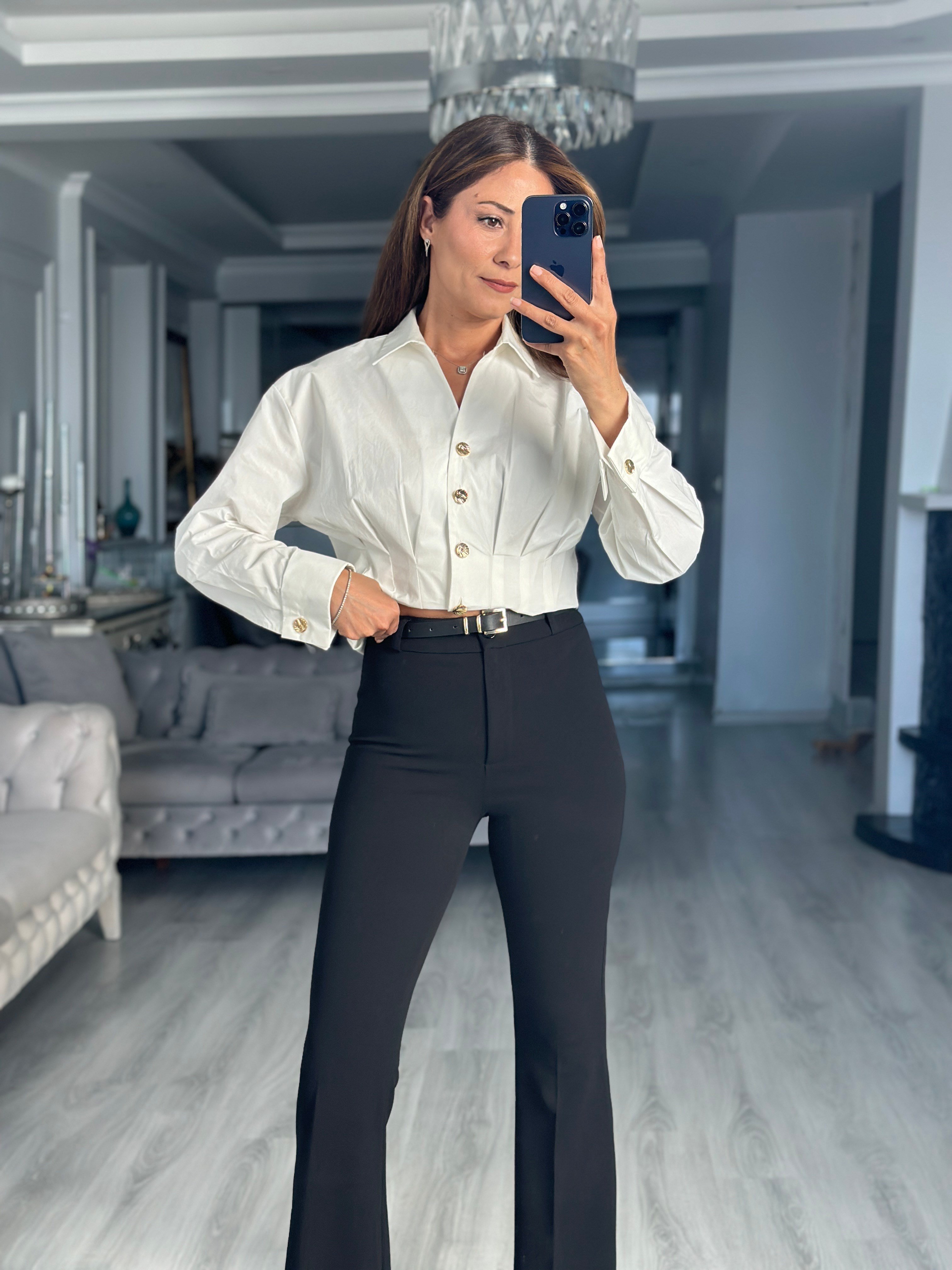 Ekru Beli Pileli Gold Düğmeli Kadın Gömlek