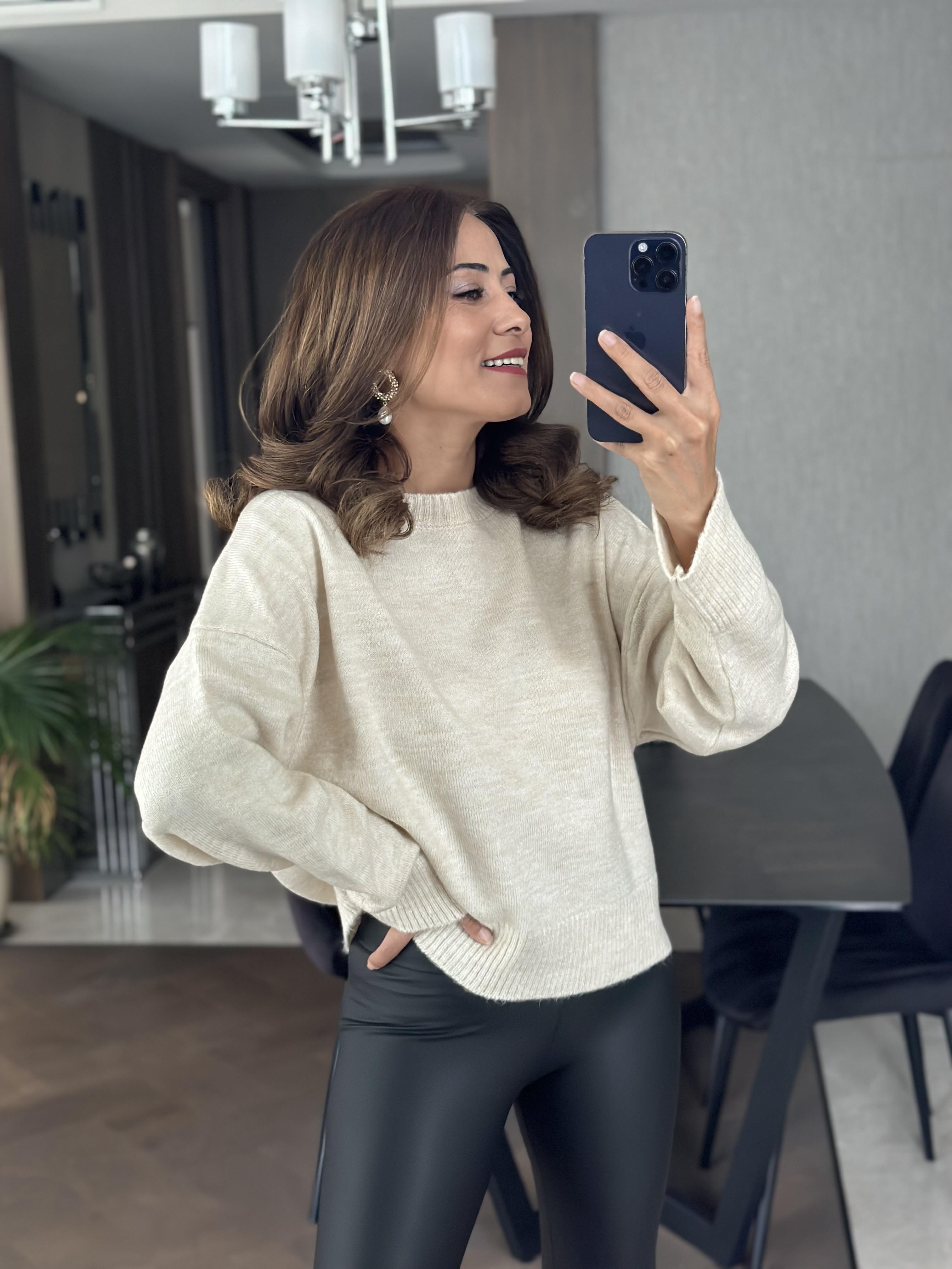 Ekru Bisiklet Yaka Oversize  Kadın Triko Kazak