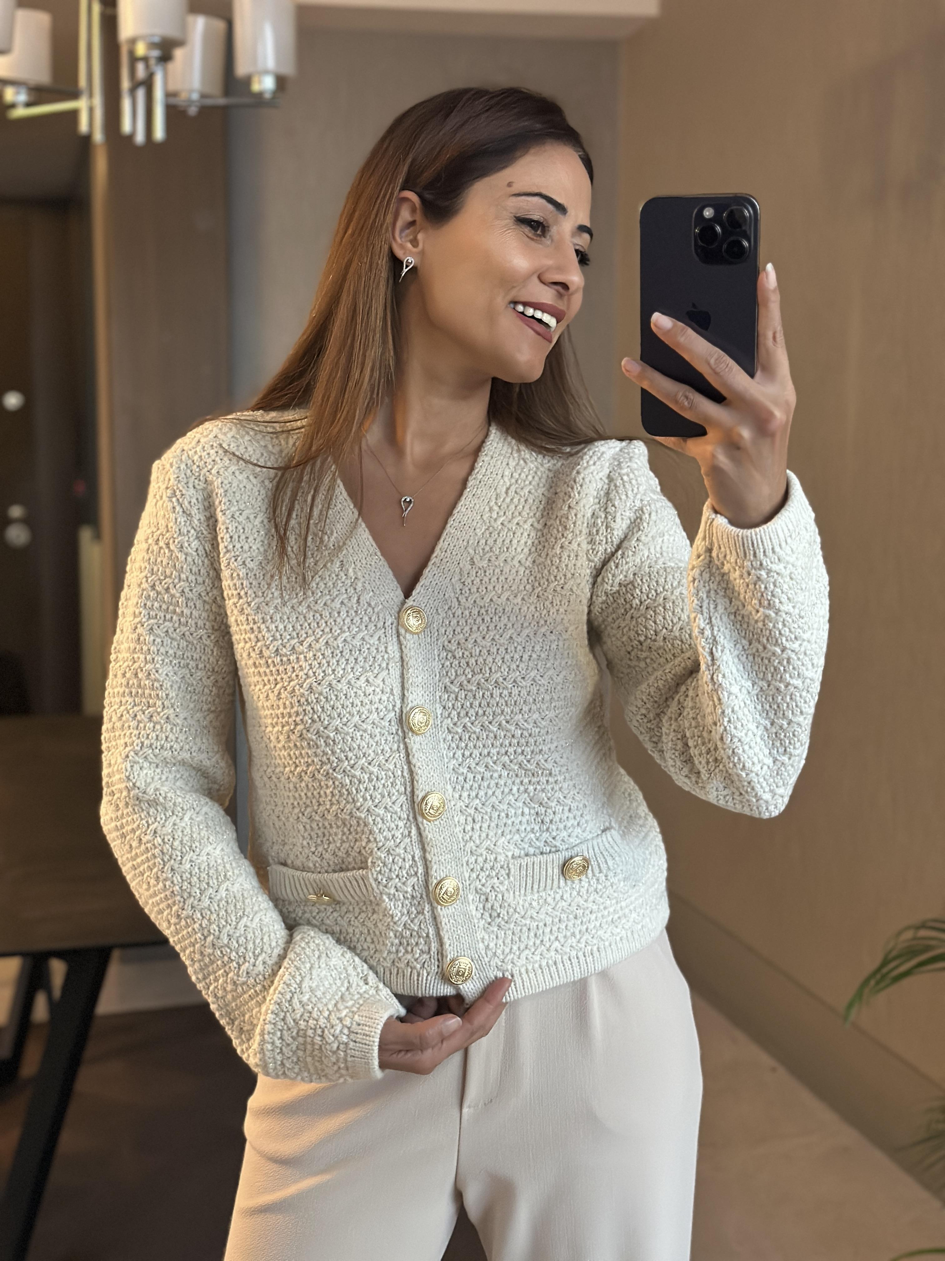 Ekru Cebi Ve Önü Düğmeli Marka Model Kadın Triko Hırka 