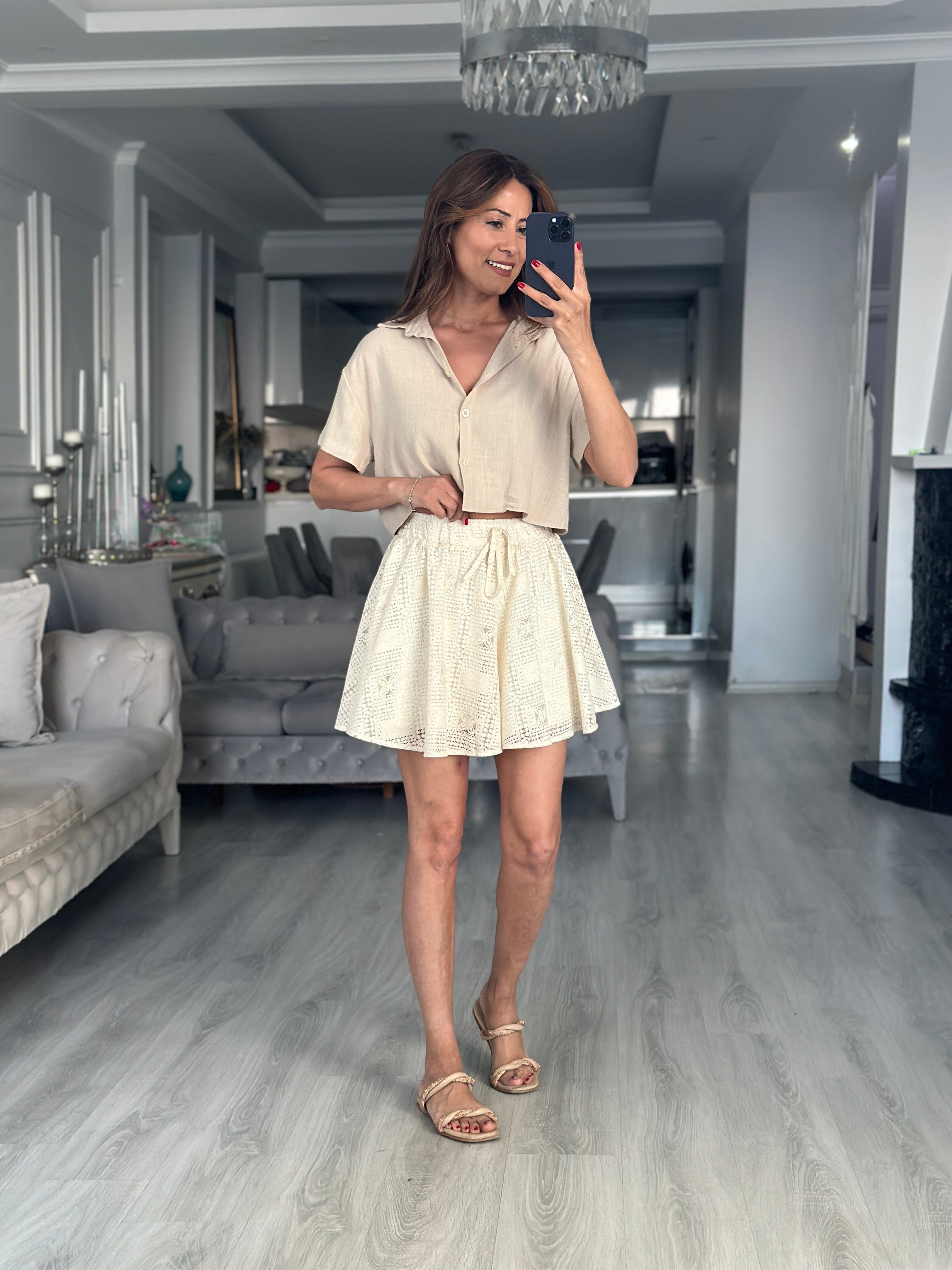 Ekru Dantel Volanlı Kadın Şort