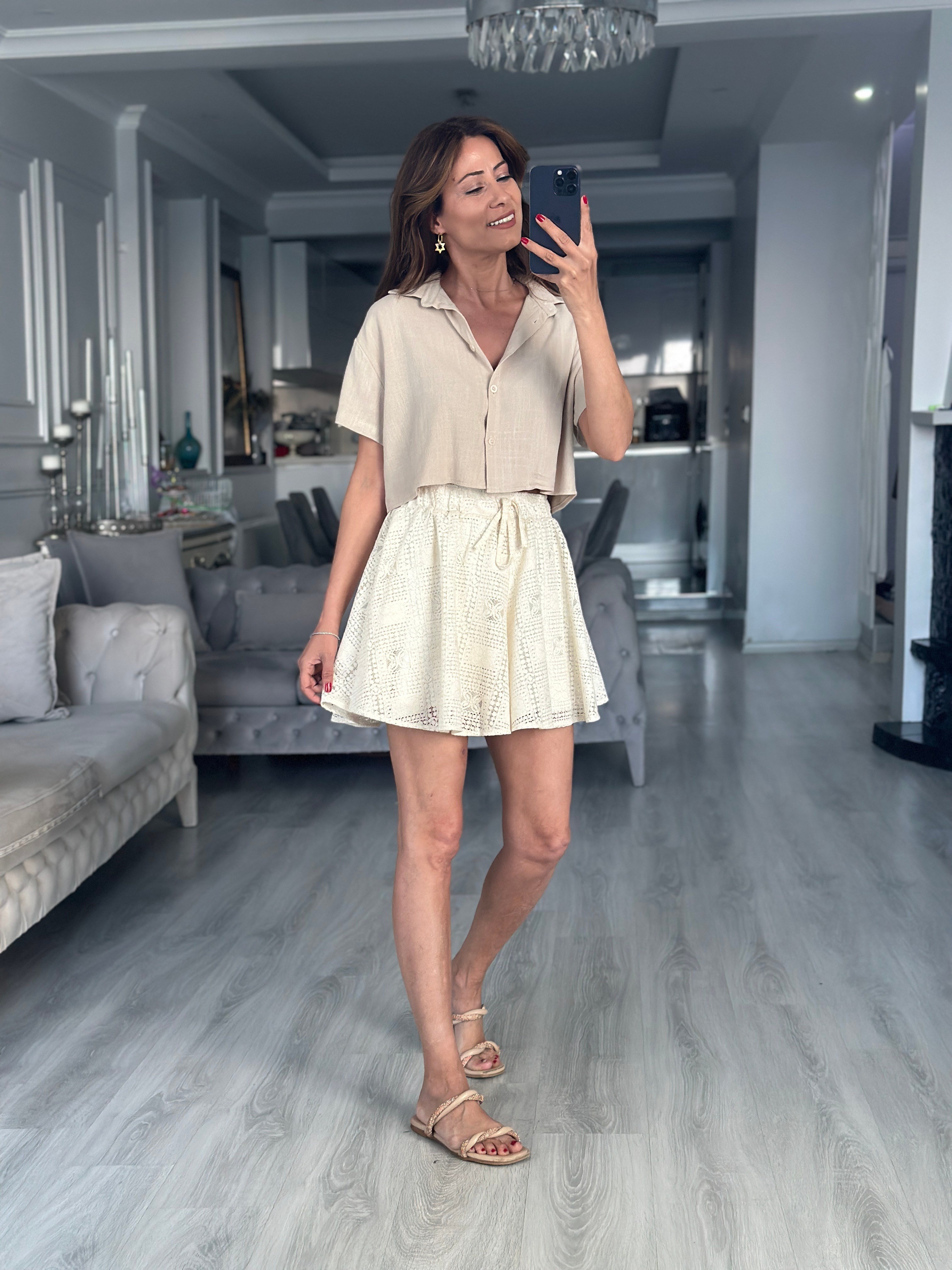 Ekru Dantel Volanlı Kadın Şort