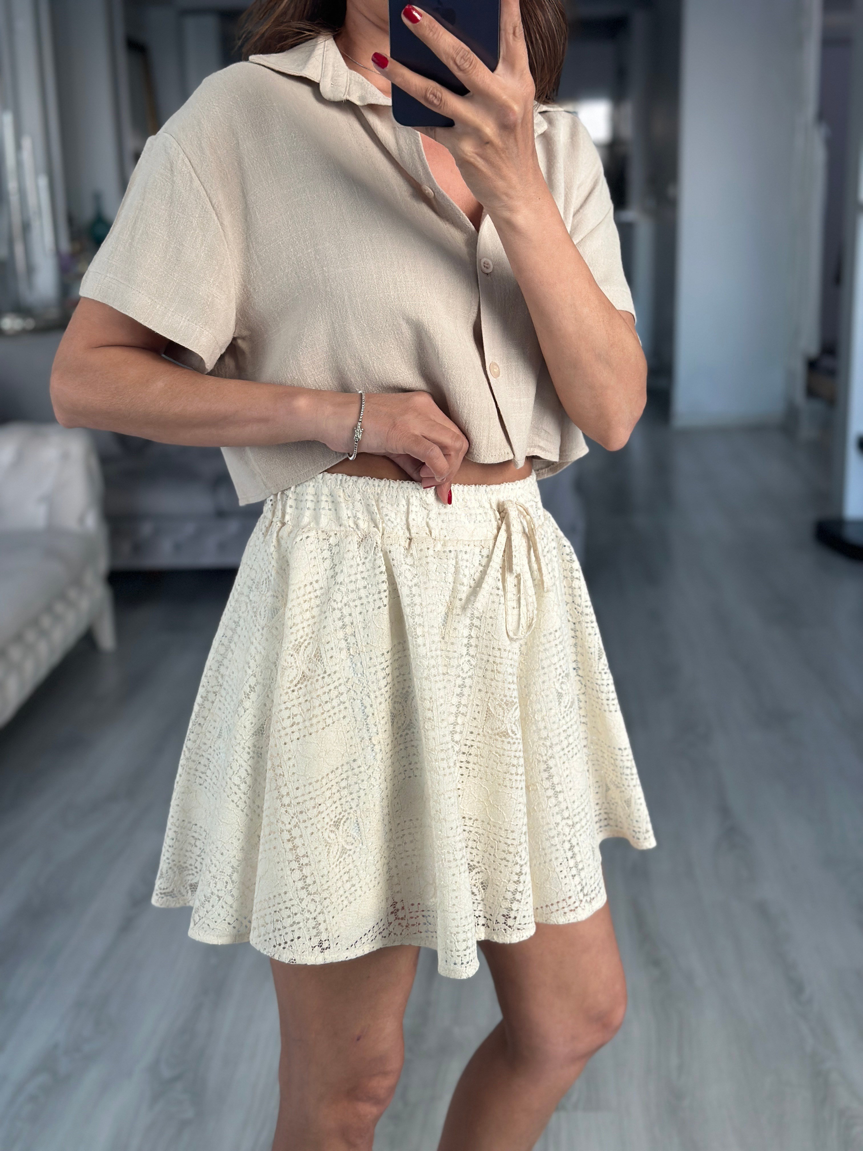 Ekru Dantel Volanlı Kadın Şort