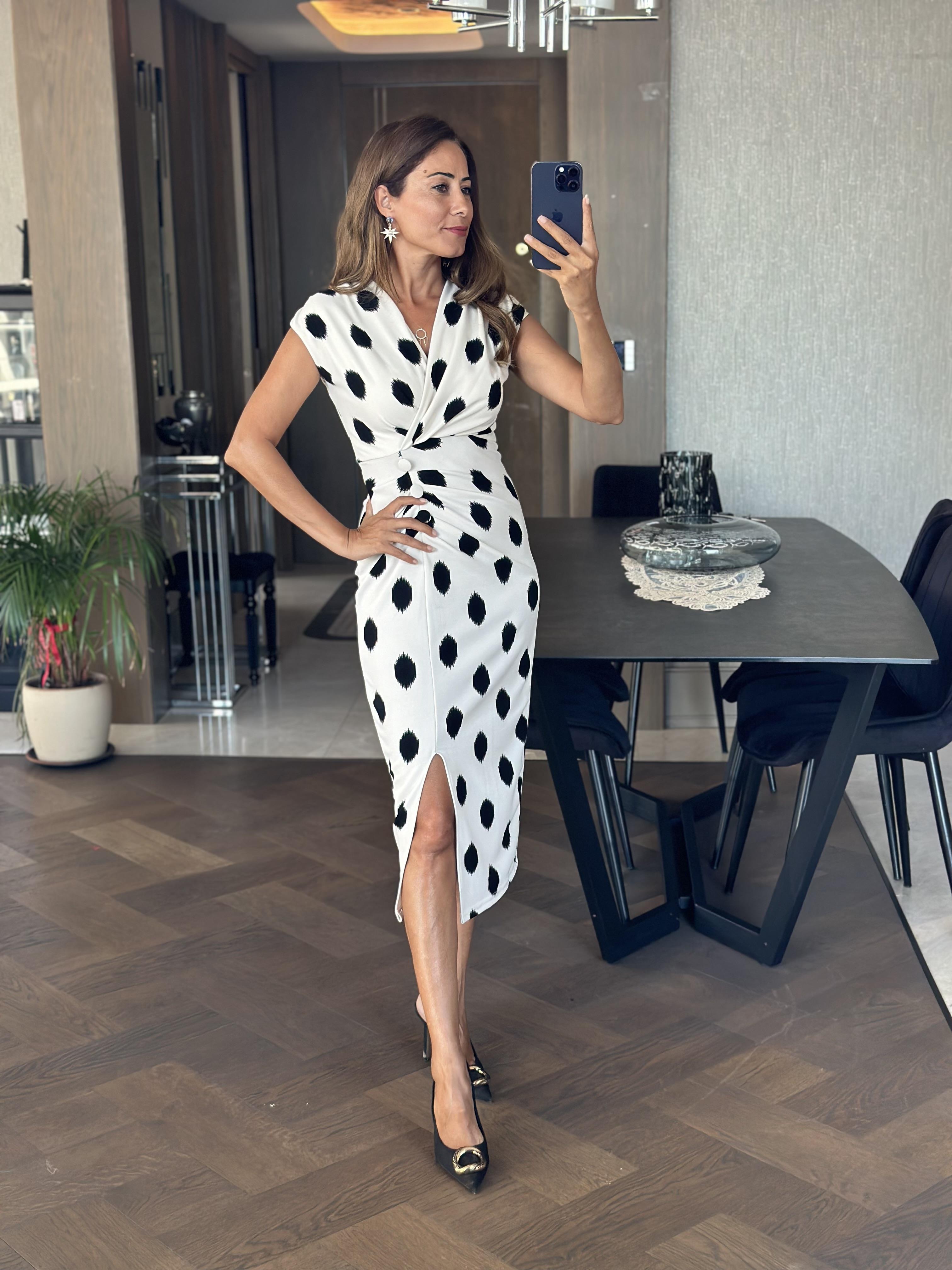 Ekru Desenli Kruvaze Yaka Düğme Detay Krep Midi Boy Kadın Elbise