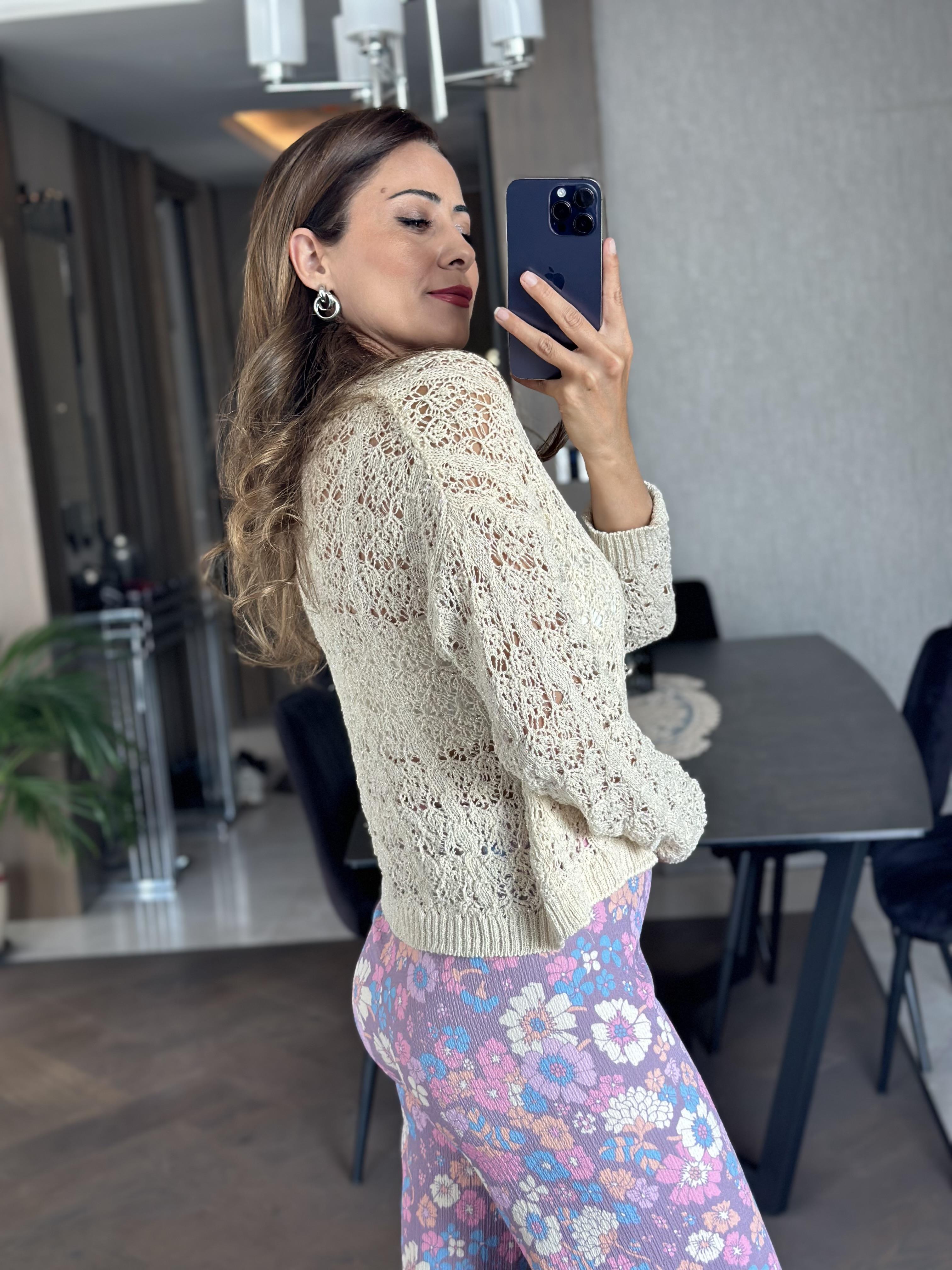 Ekru Düğmeli Ajurlu Simli Kadın Triko Hırka