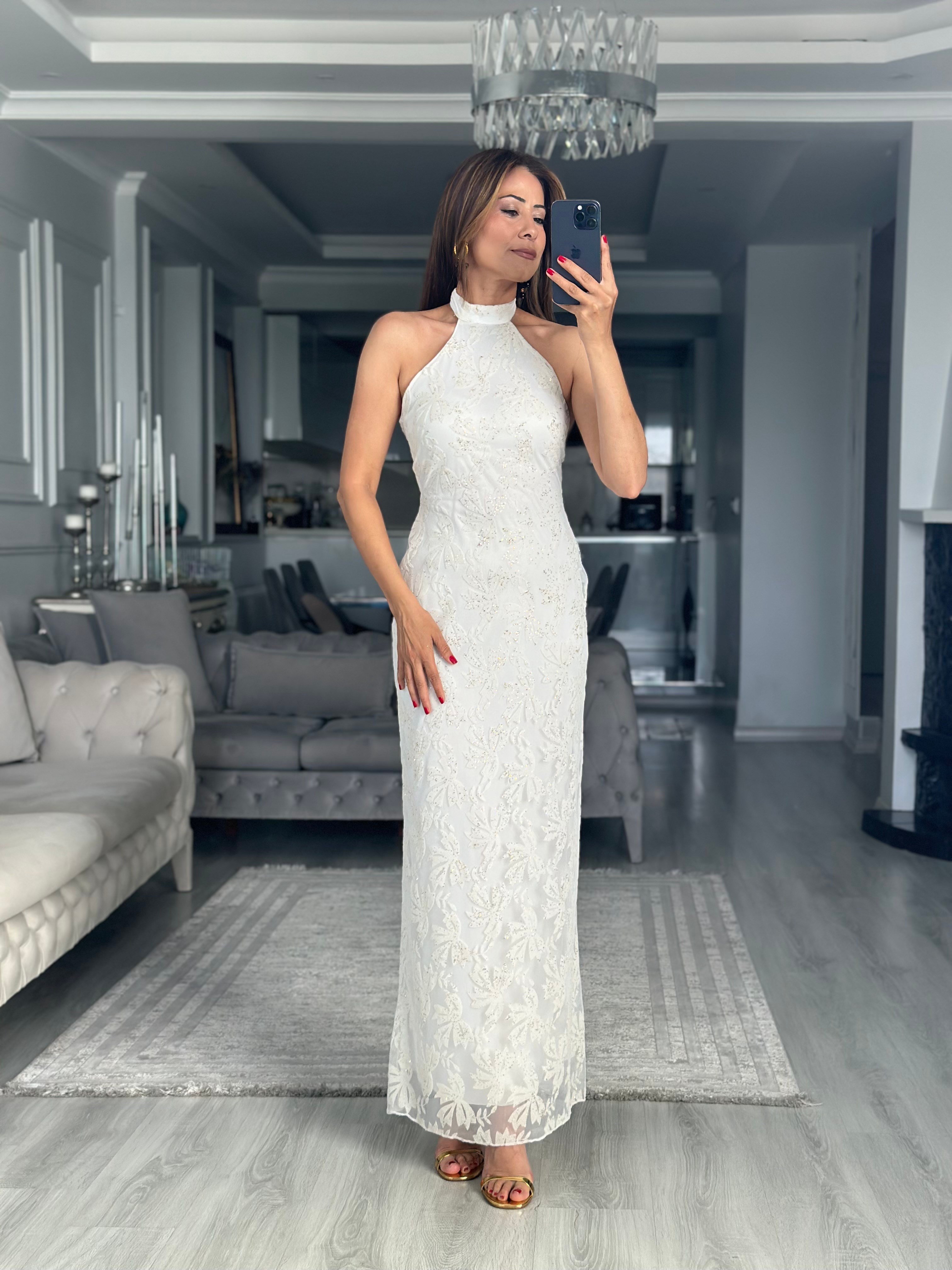 Beyaz Gold Simli Halter Yaka  Maxi Boy Kadın Elbise
