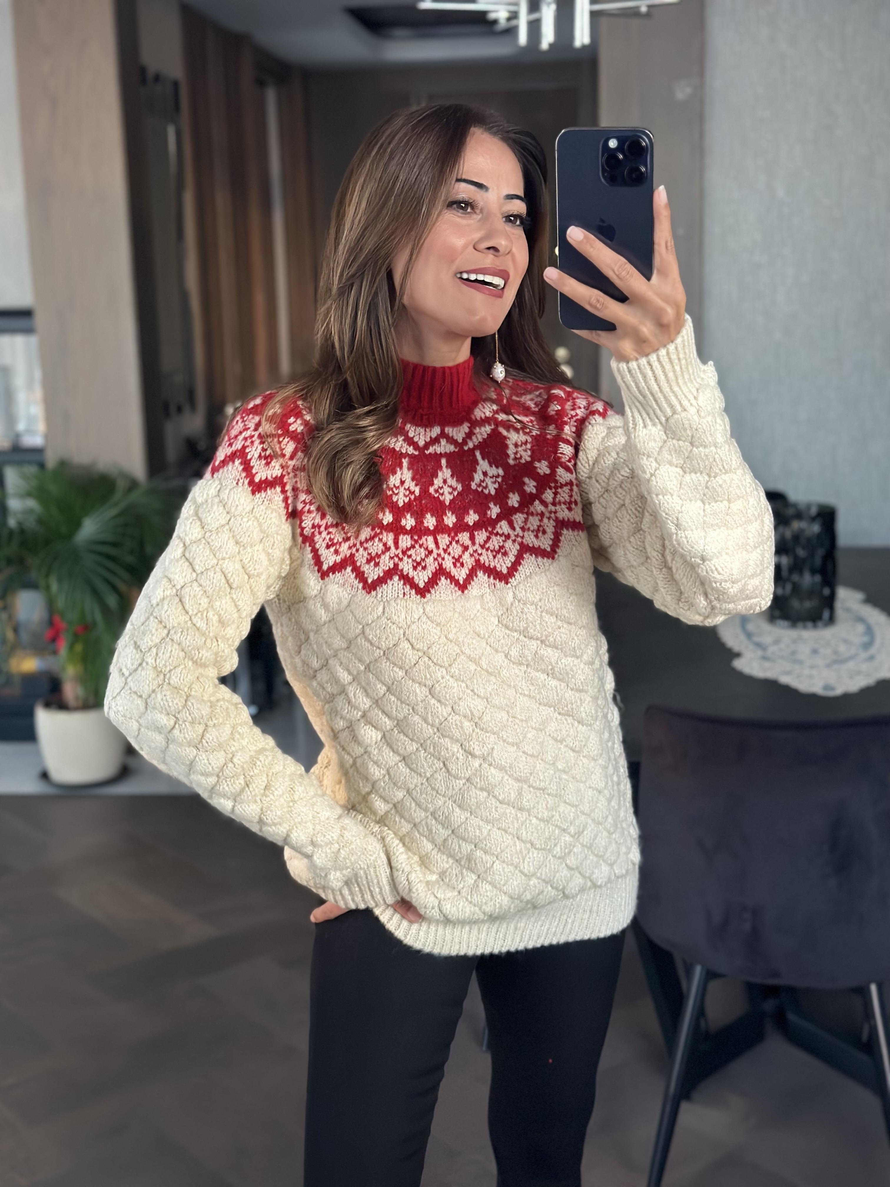 Ekru Kırmızı Desenli Marka Model Triko Kadın Kazak