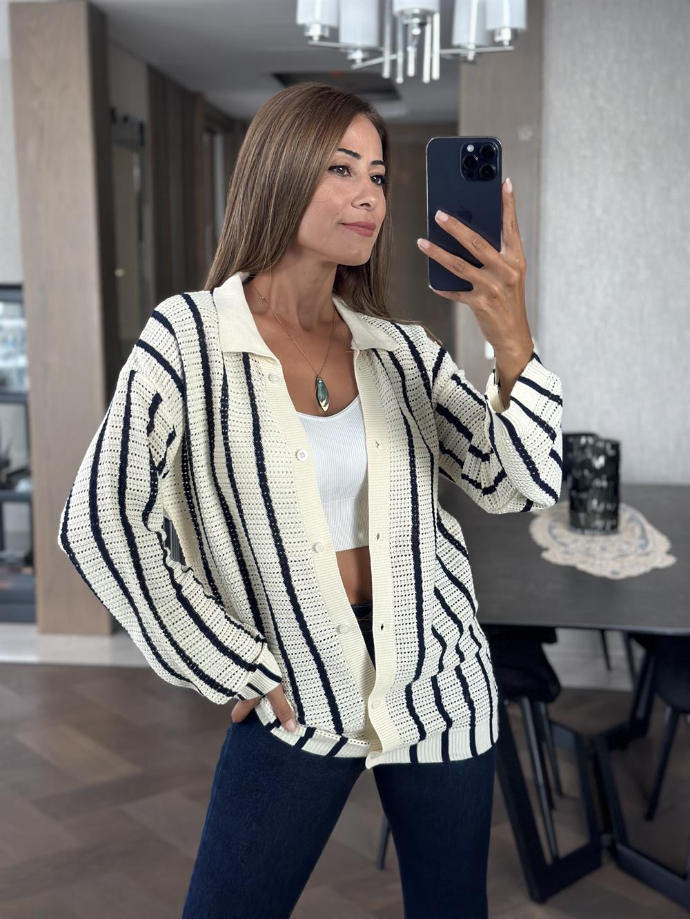 Ekru Lacivert Çizgili Polo Yaka Düğmeli Triko Kadın Hırka