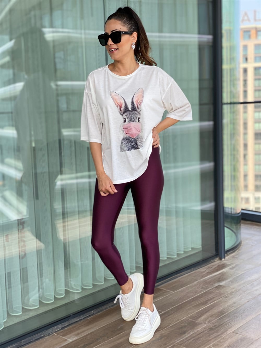Ekru Maskeli Tavşan Baskılı T-Shirt
