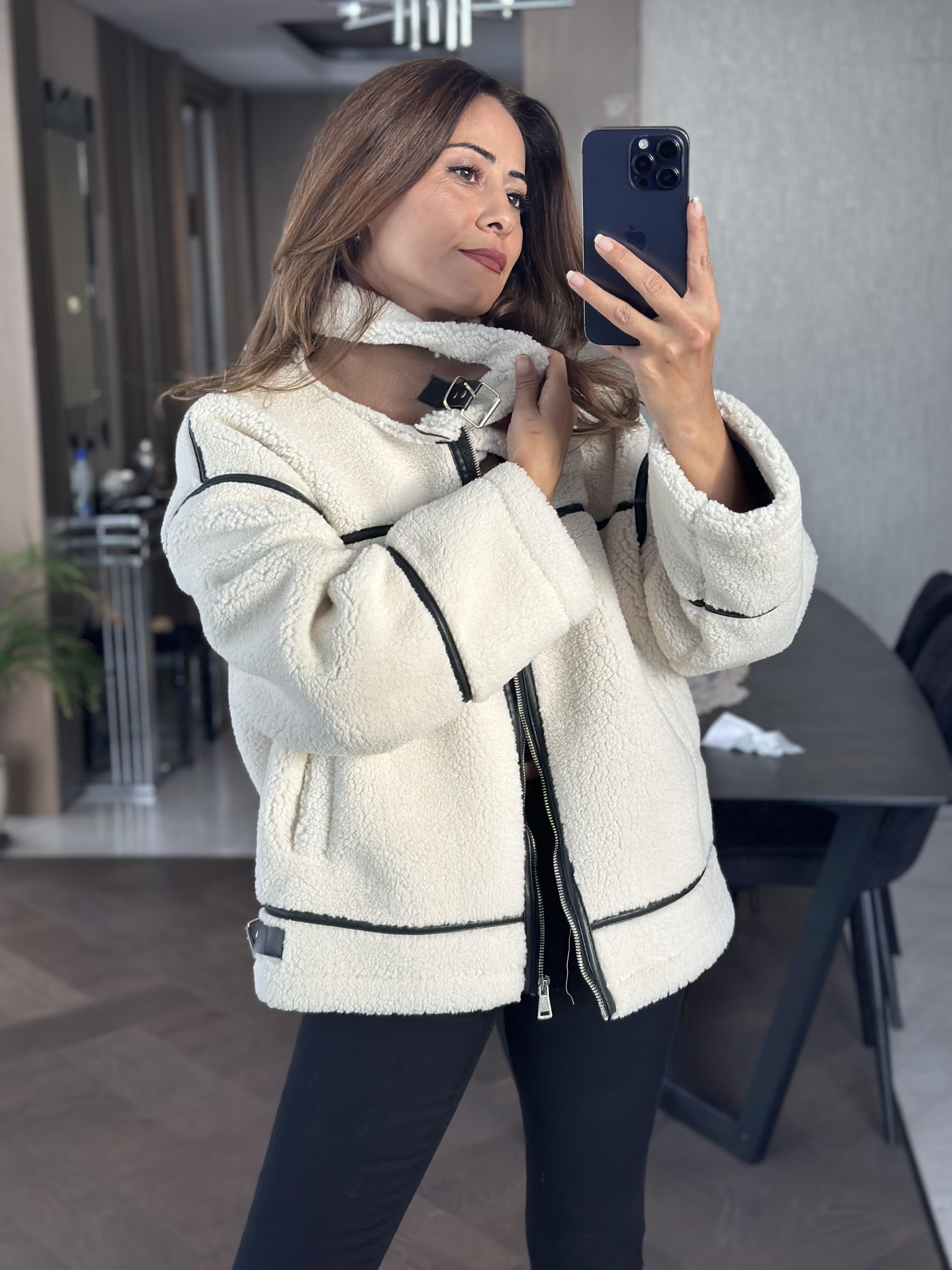 Ekru Ters Detay Lamine Biker Fermuarlı Kadın Mont