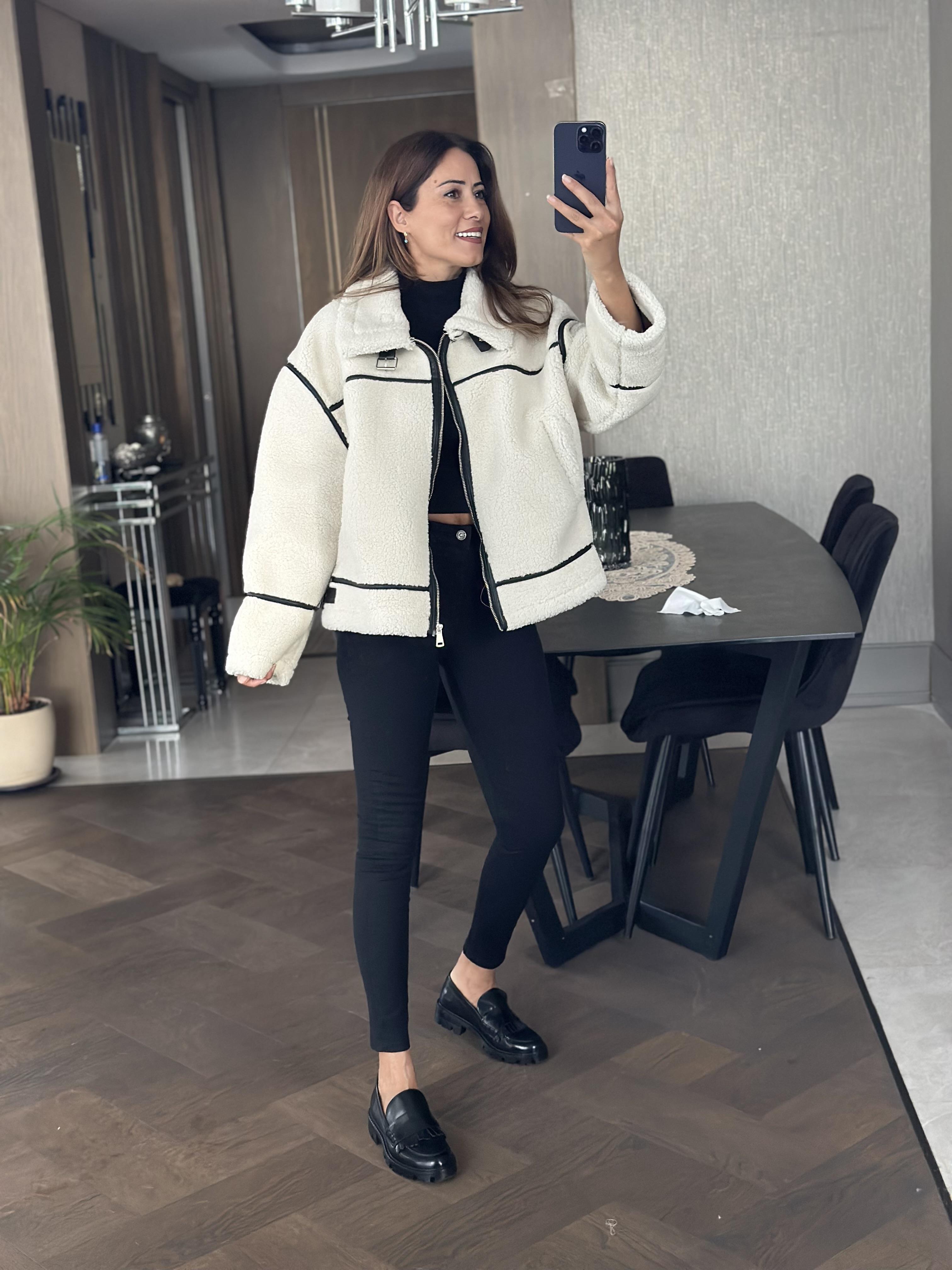 Ekru Ters Detay Lamine Biker Fermuarlı Kadın Mont
