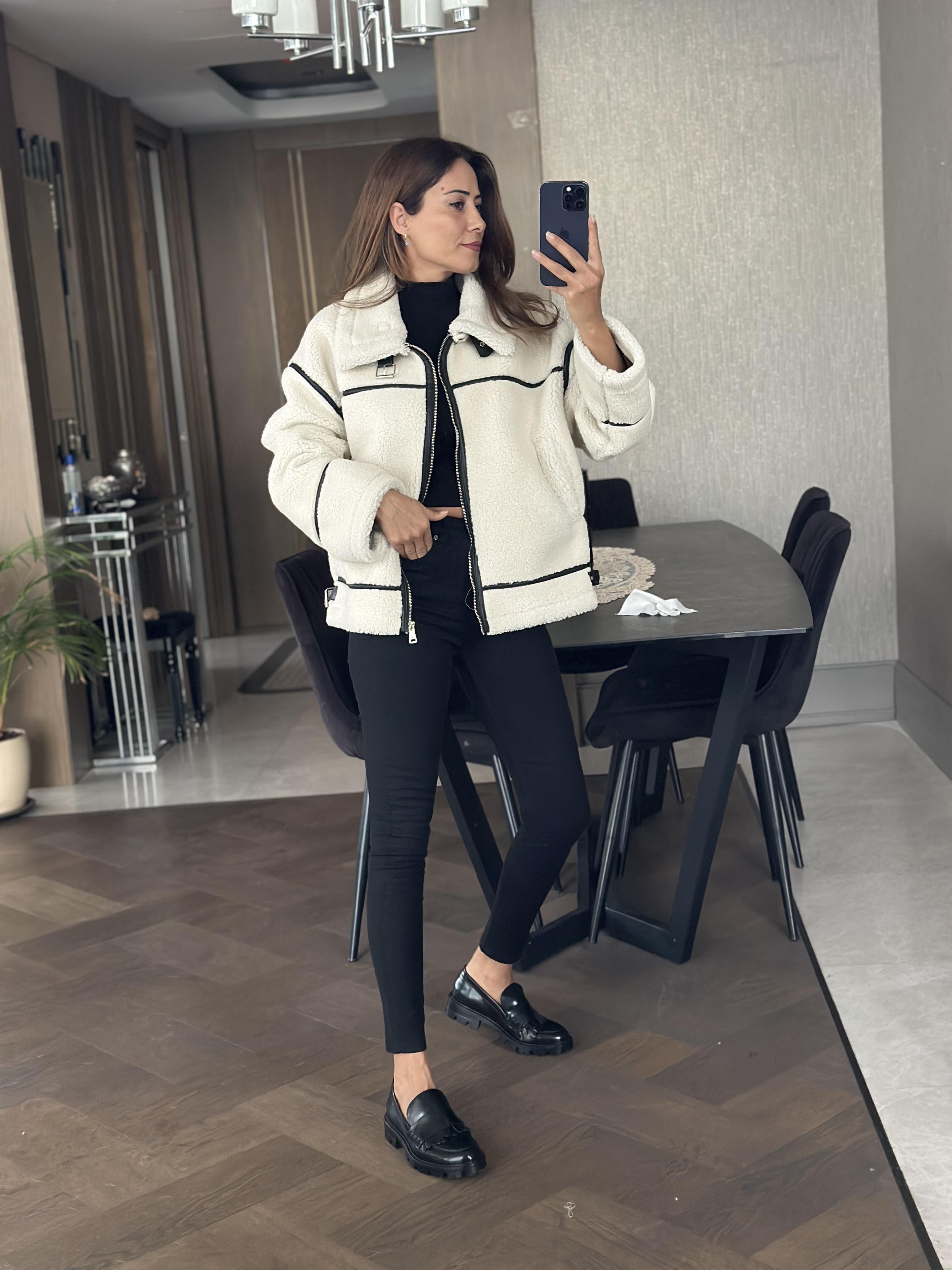 Ekru Ters Detay Lamine Biker Fermuarlı Kadın Mont