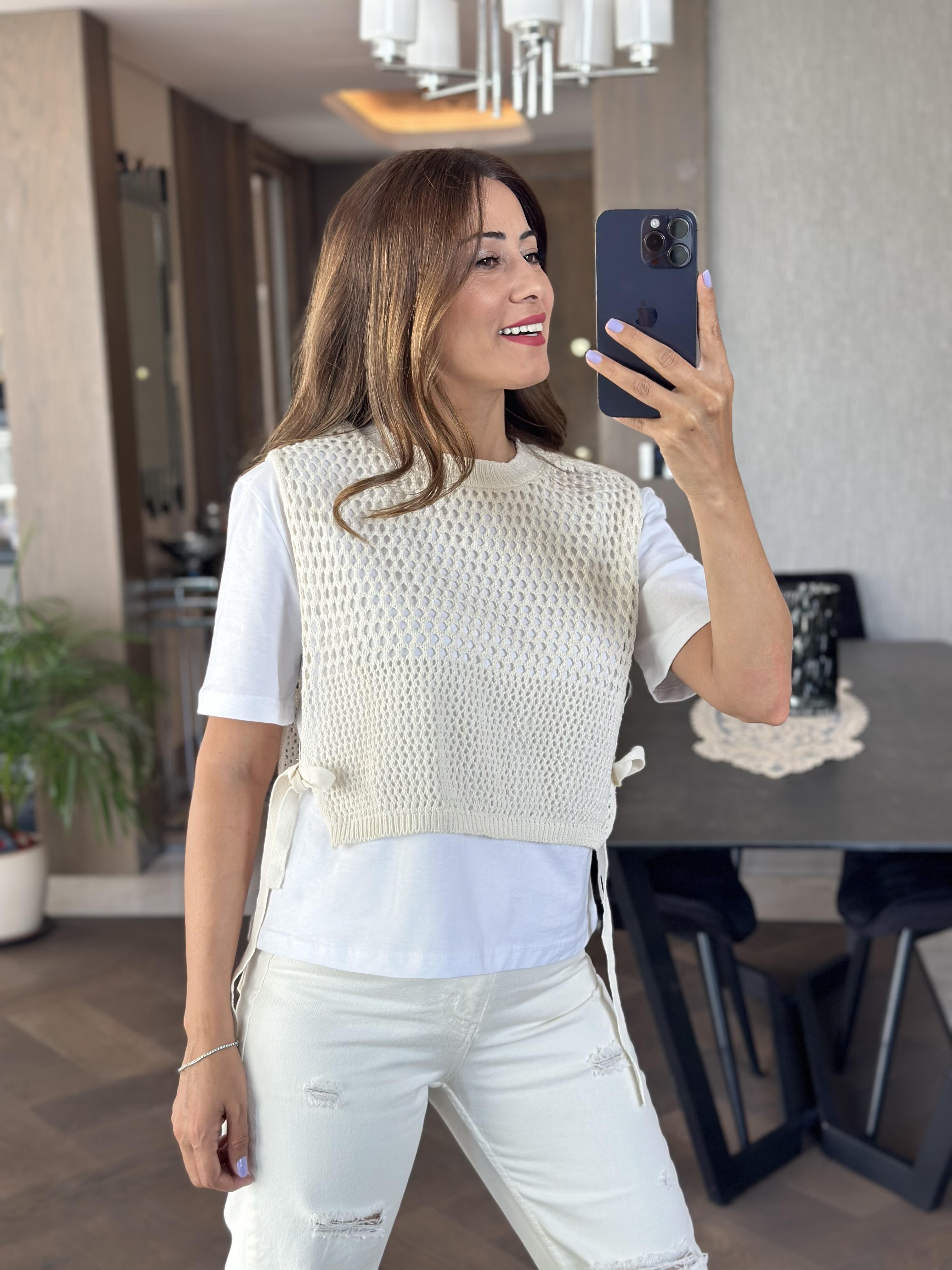 Ekru Triko Garnili Bisiklet Yaka Kadın T-Shirt