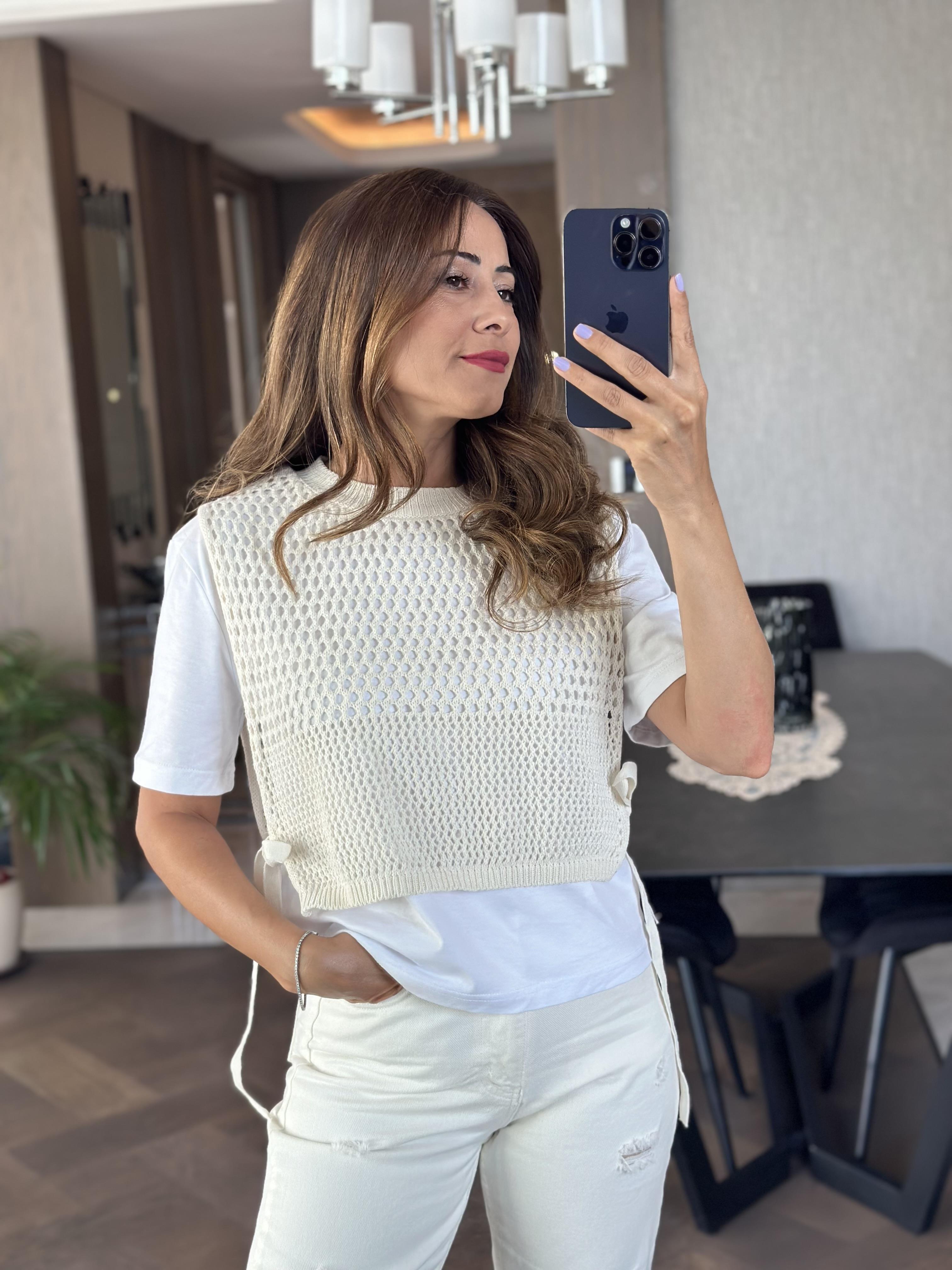 Ekru Triko Garnili Bisiklet Yaka Kadın T-Shirt