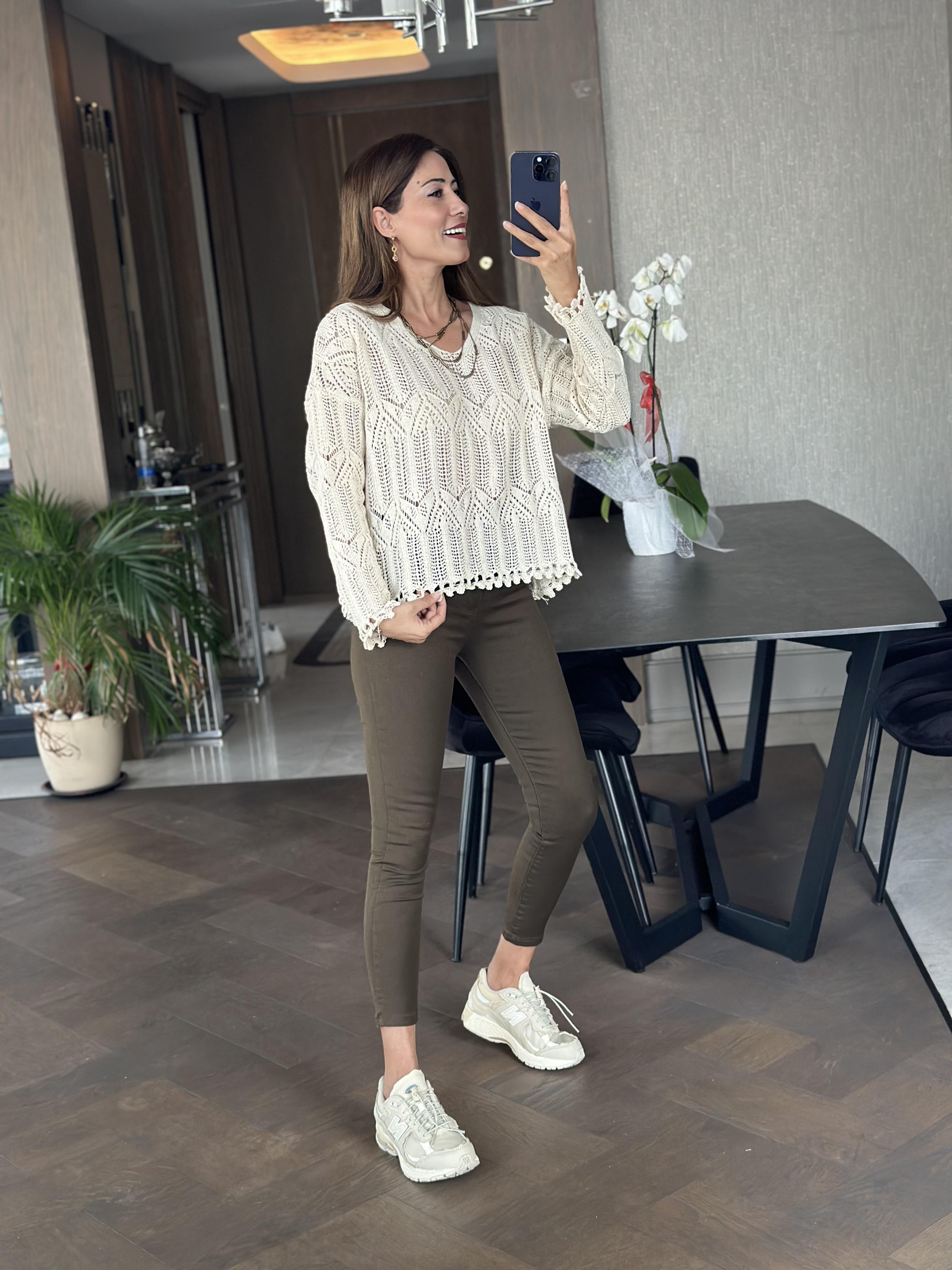 Ekru V Yaka Örgü Kadın Triko Kazak