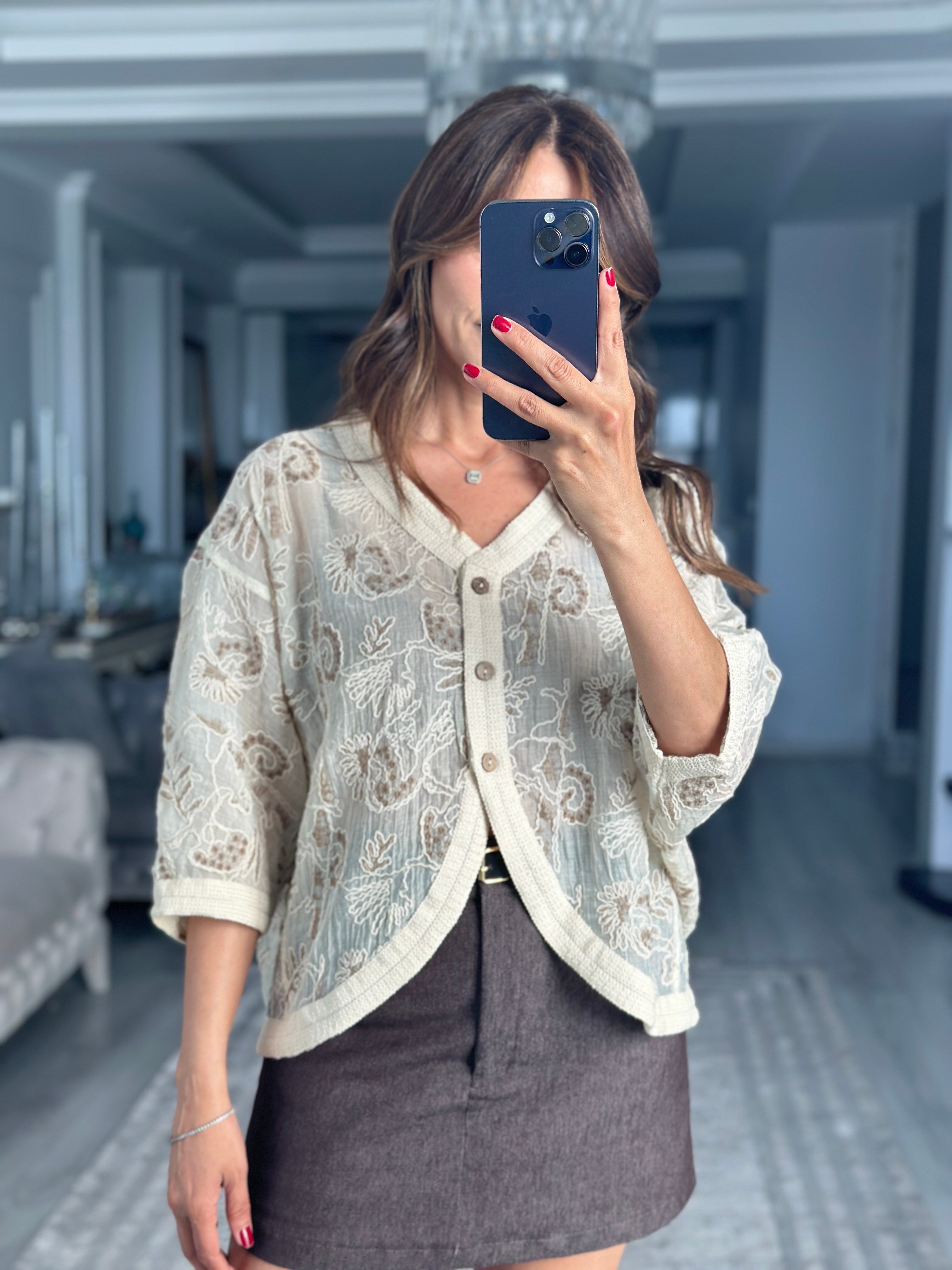 Ekru Vizon V Yaka Nakışlı Yarasa Kol Kadın Ceket