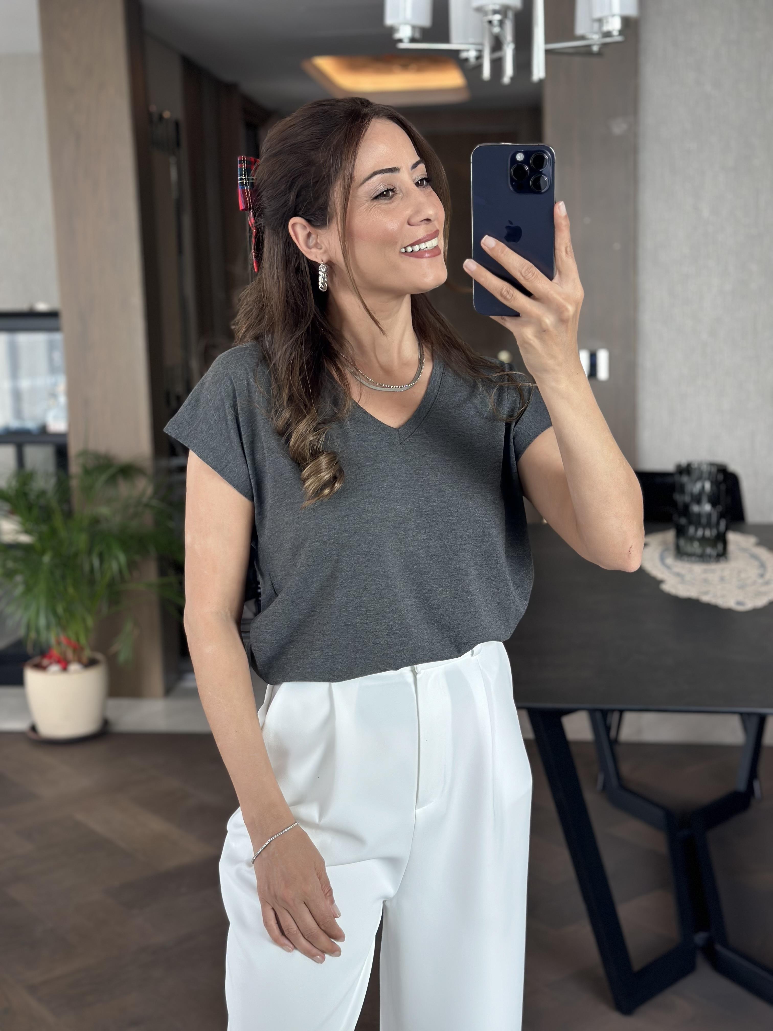 Füme V Yaka Kısa Yarasa Kol Basic Kadın T-Shirt
