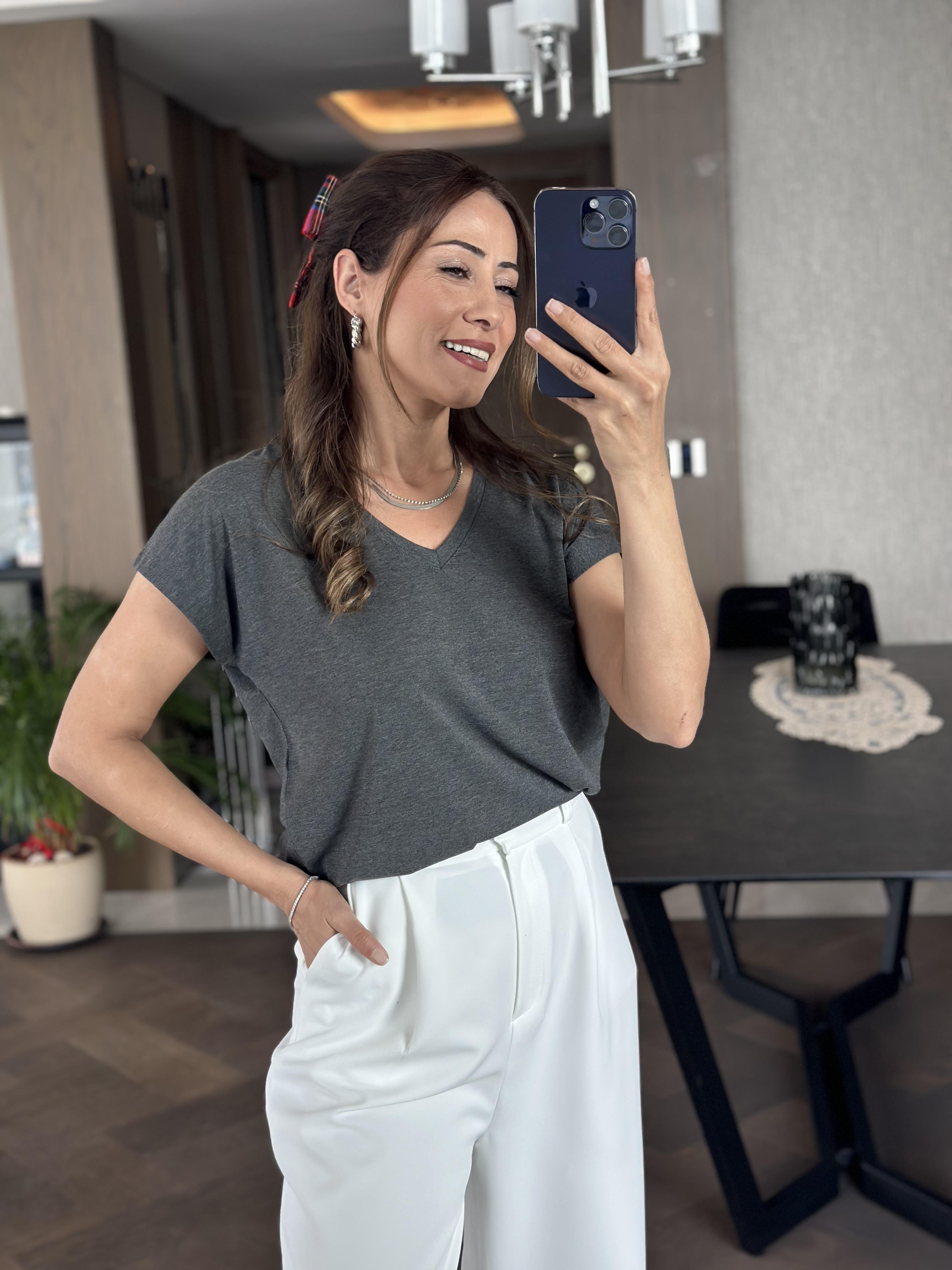 Füme V Yaka Kısa Yarasa Kol Basic Kadın T-Shirt