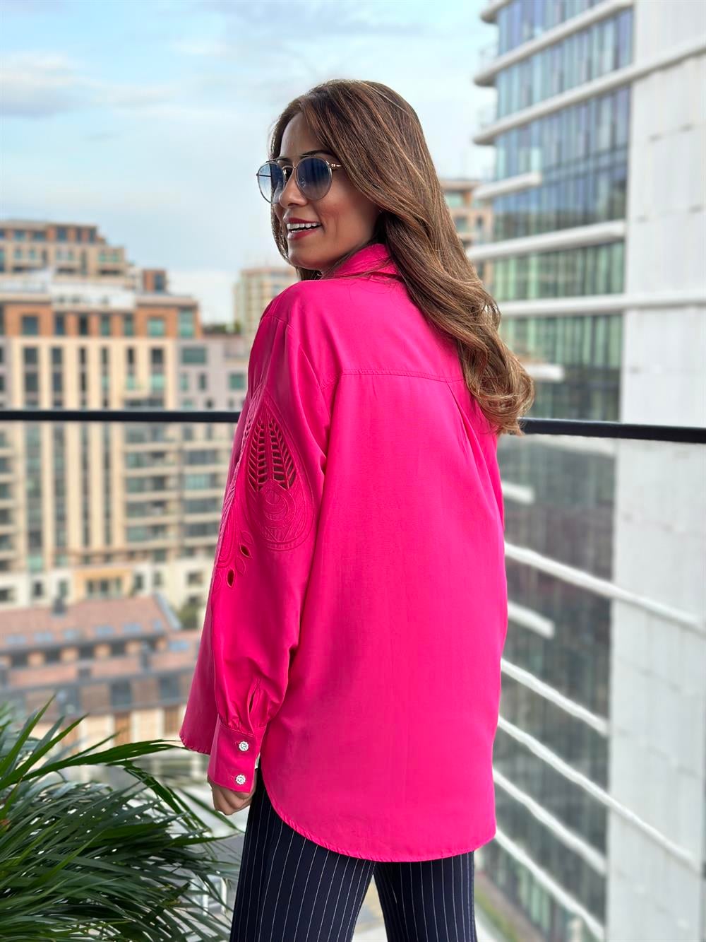 Fuşya Kol İşlemeli Manşeti Taş Düğmeli Kadın Gömlek