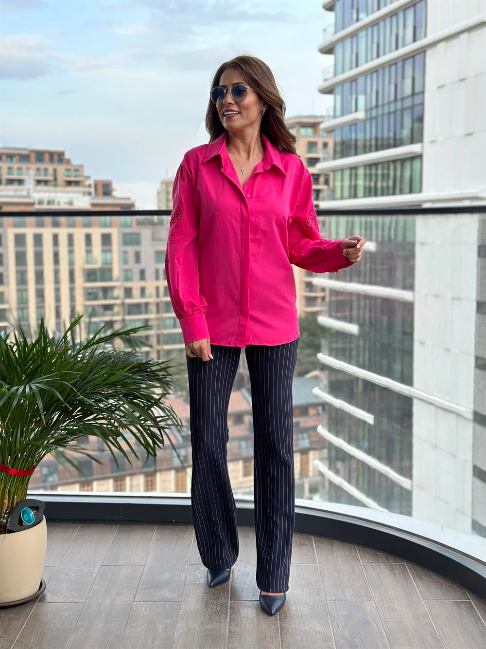 Fuşya Kol İşlemeli Manşeti Taş Düğmeli Kadın Gömlek