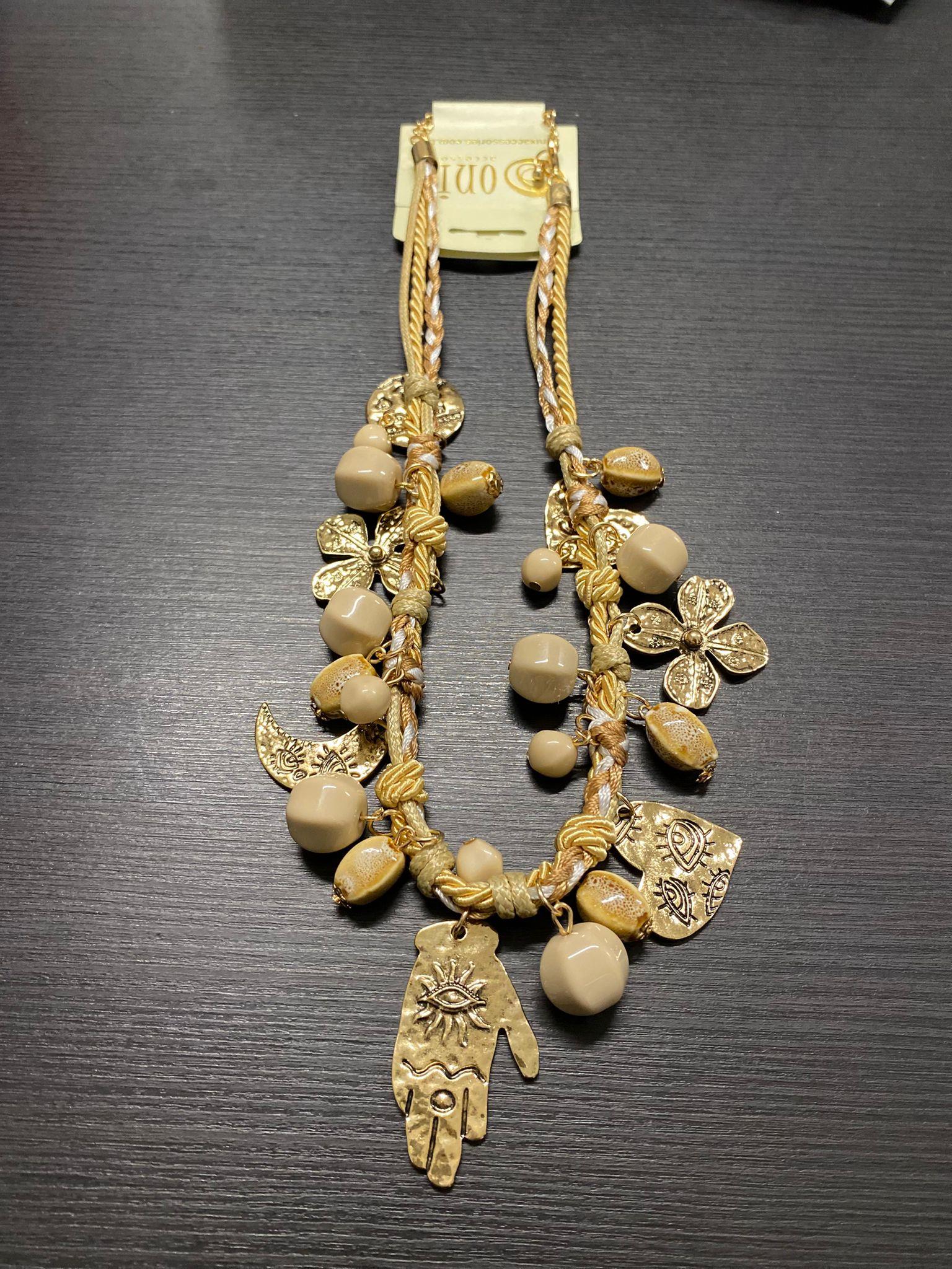 Gold Etnik El Figürlü Kadın Kolye
