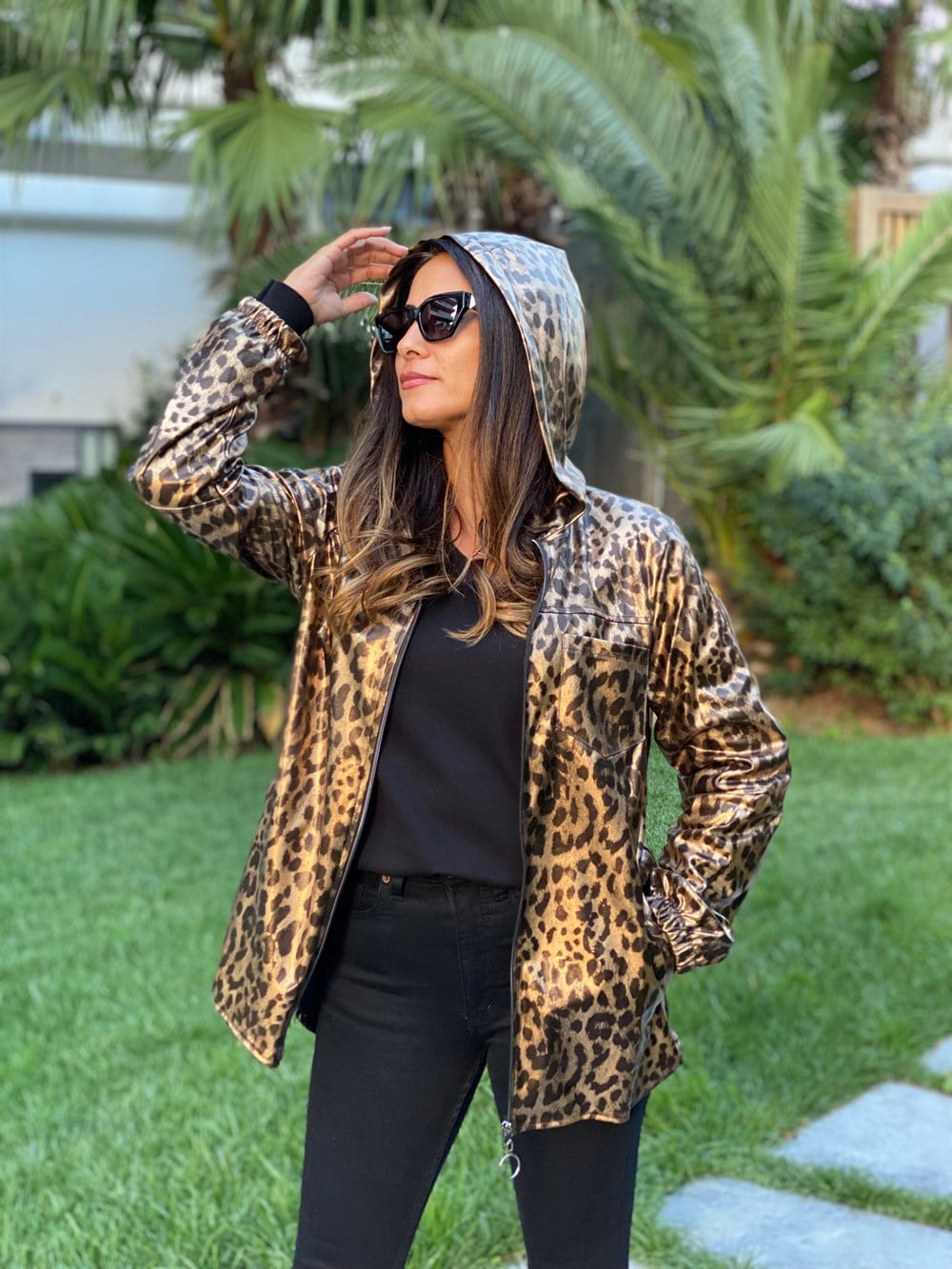 Gold Leopar Desen Kapüşonlu Lamine Kaplama Kadın Trençkot
