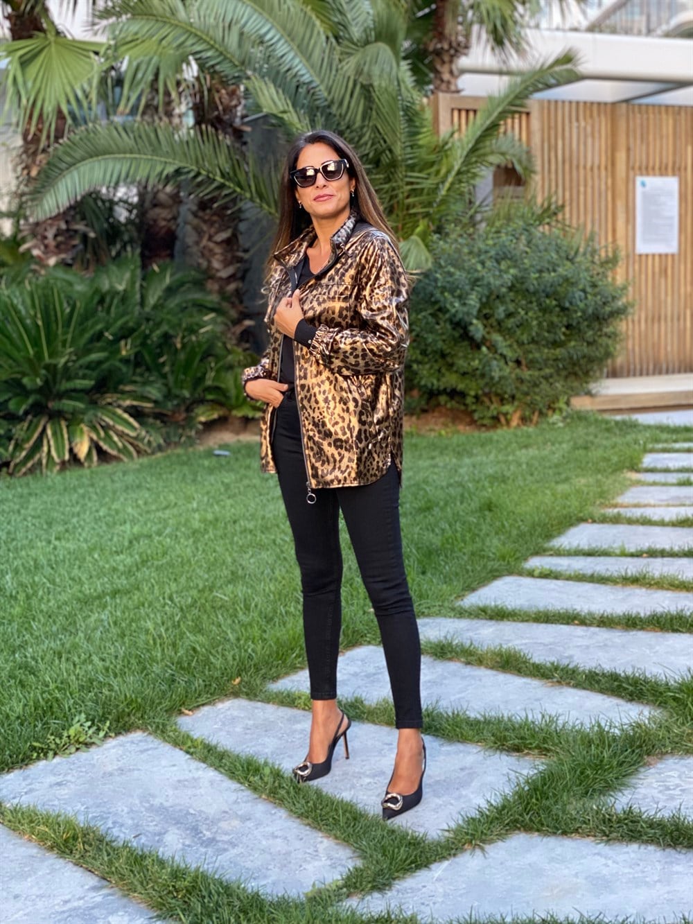 Gold Leopar Desen Kapüşonlu Lamine Kaplama Kadın Trençkot