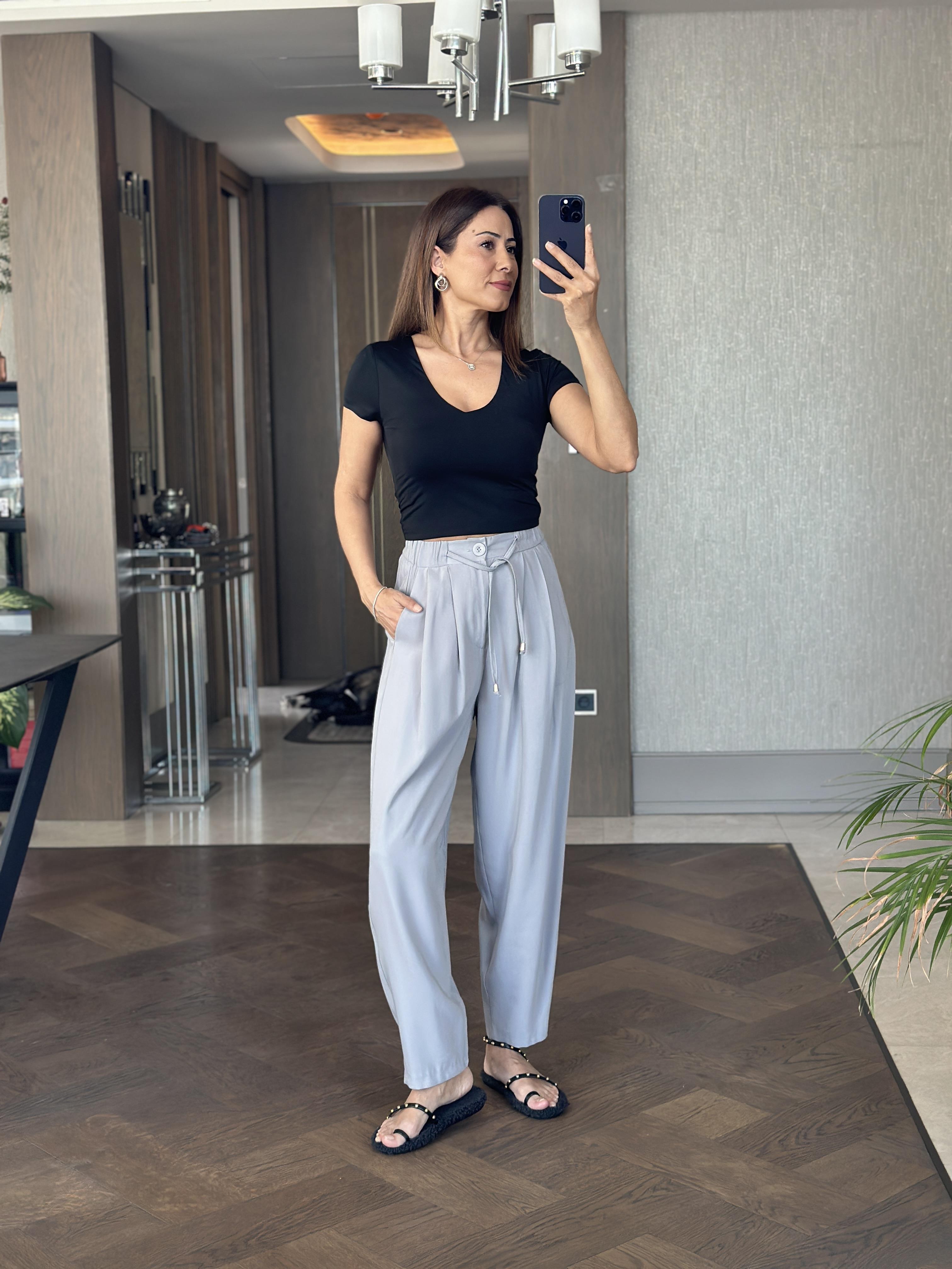 Gri Beli Bağcıklı Önü Pileli Kadın Pantolon
