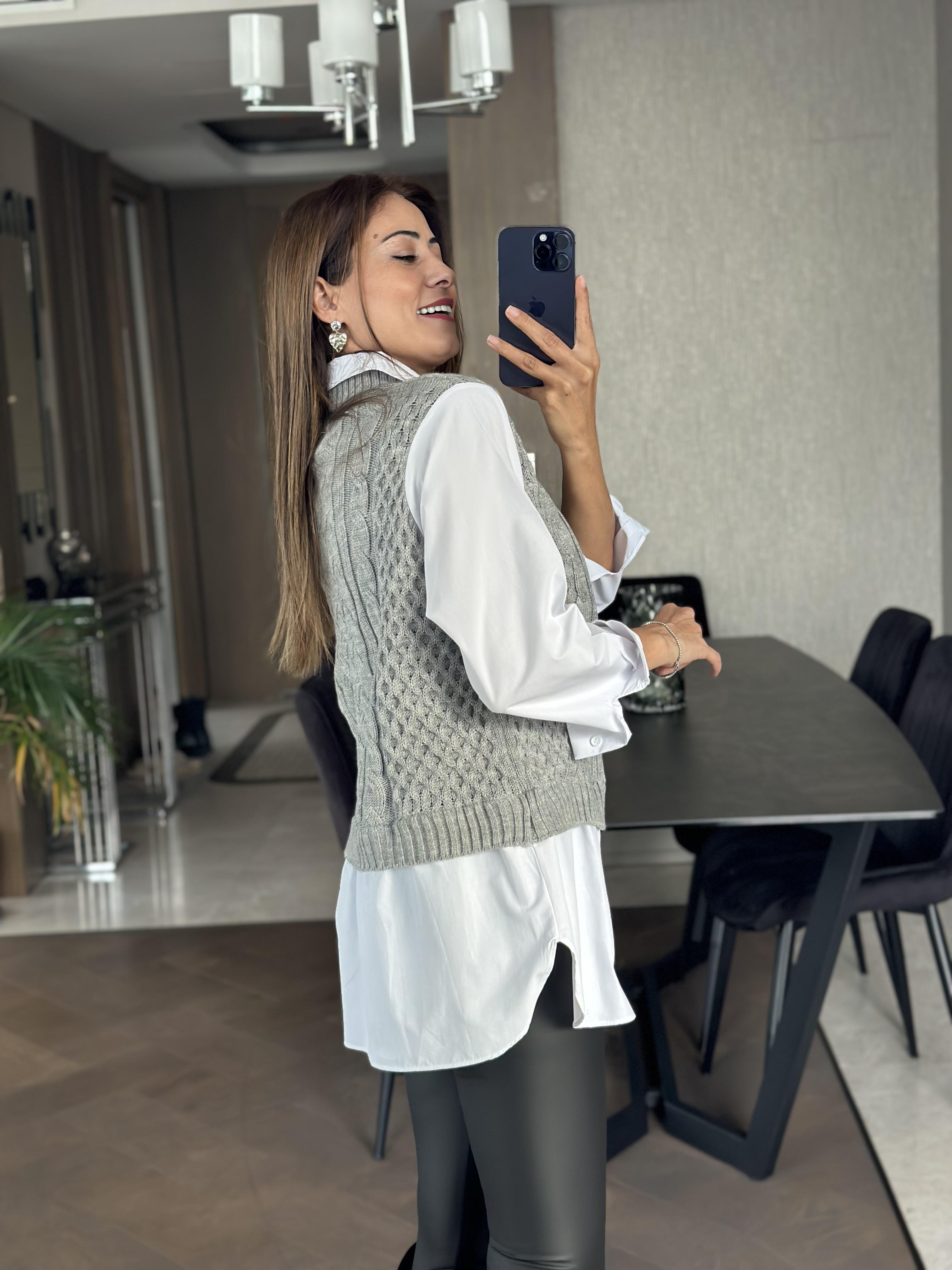 Gri Beyaz Gömlekli Triko Kadın Süveter