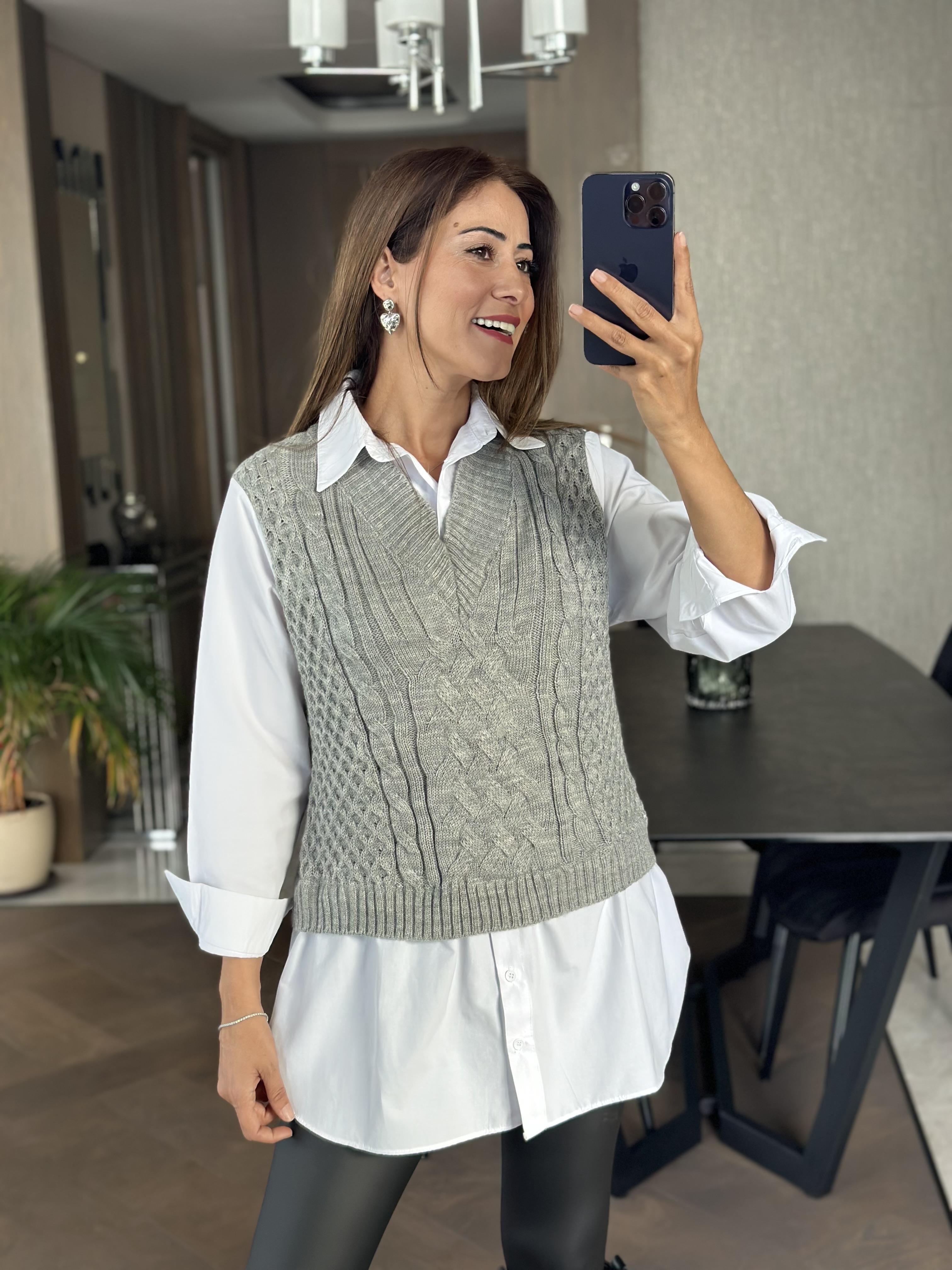 Gri Beyaz Gömlekli Triko Kadın Süveter