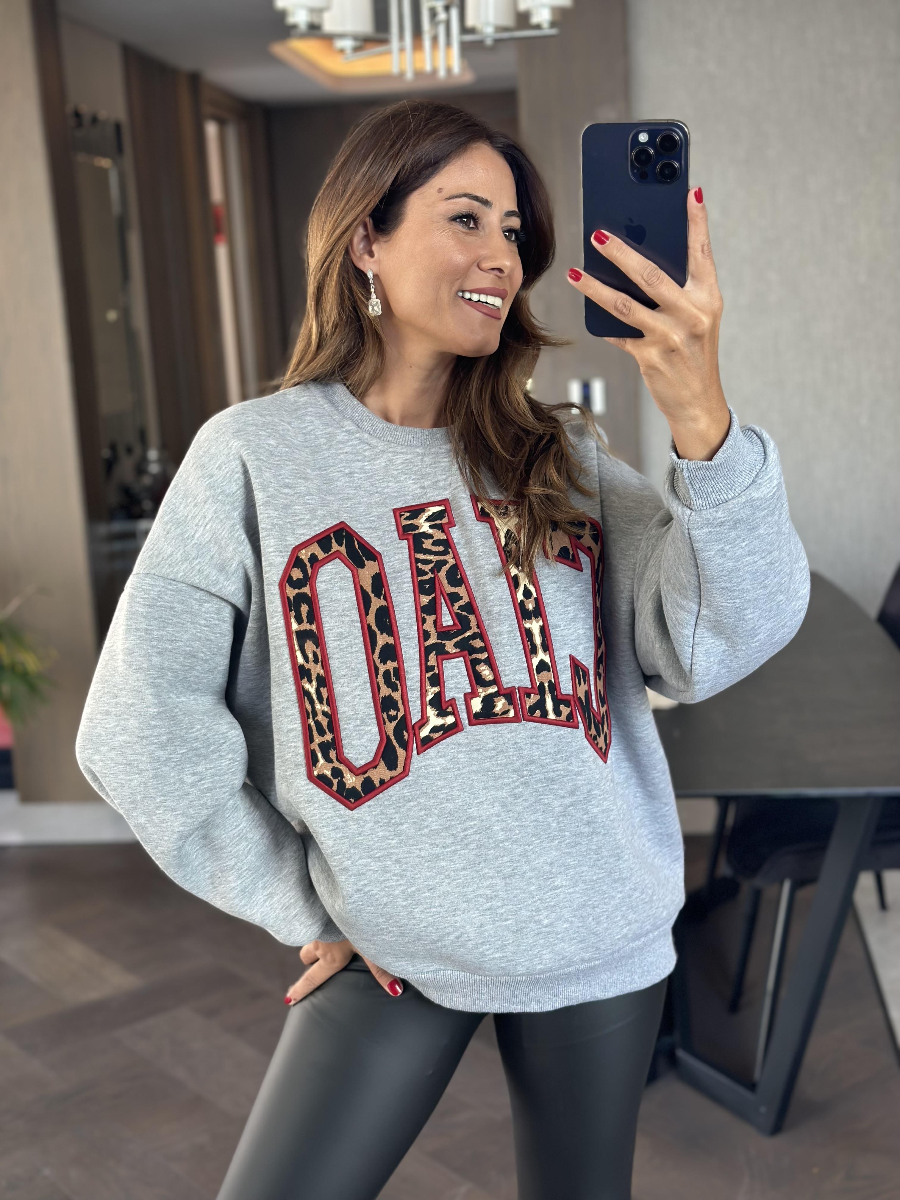 Gri Bisiklet Yaka Önü Nakışlı Kadın Sweatshirt