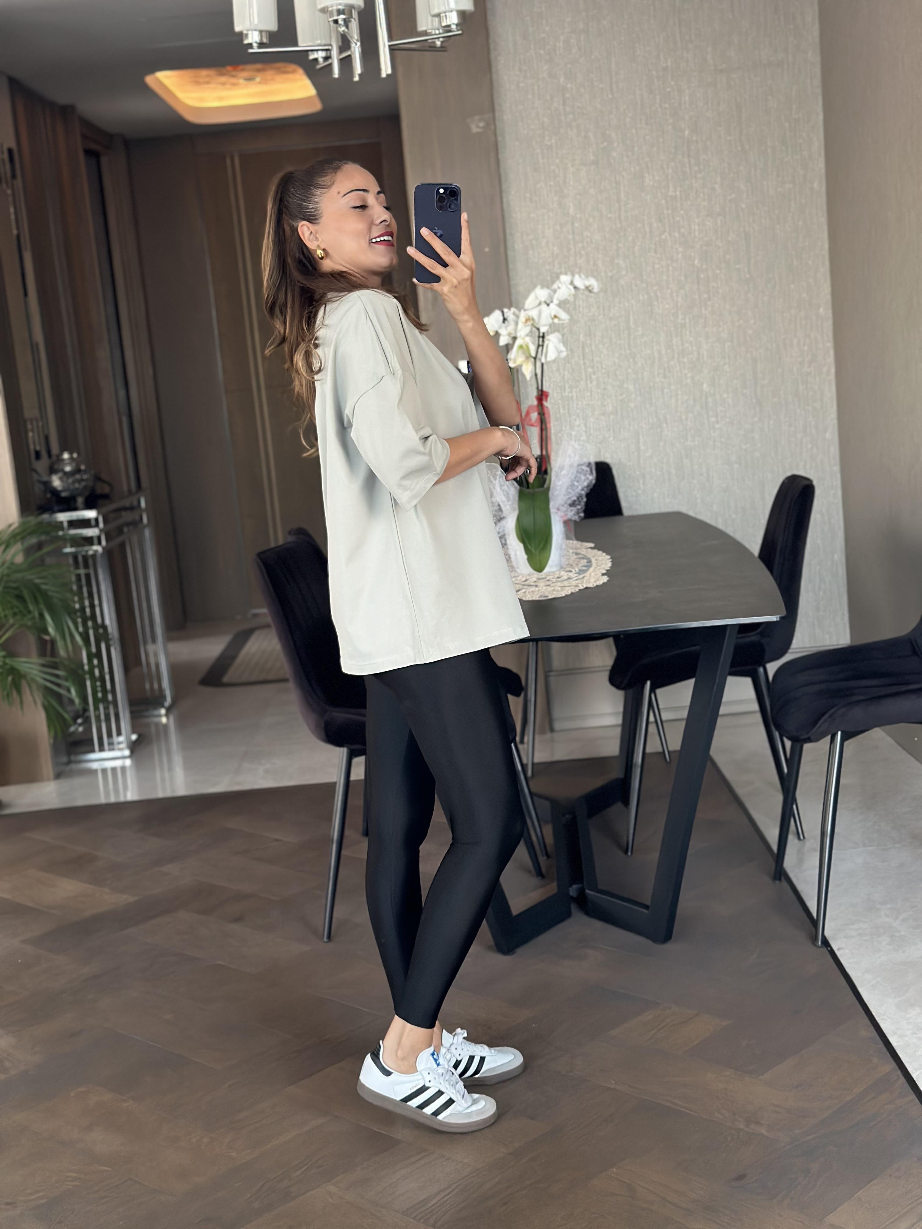 Gri Dik Yaka Truvakar Kol Oversize Basic Kadın T-Shirt