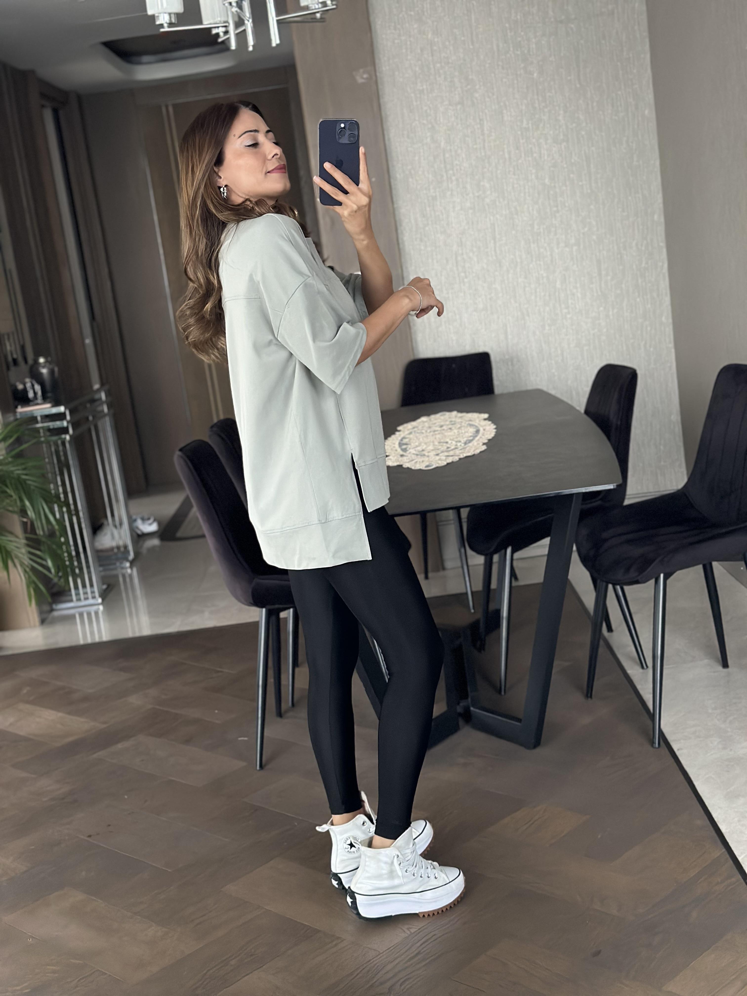 Gri Dikiş Detay Önü Çift Yırtmaçlı Kadın T-Shirt