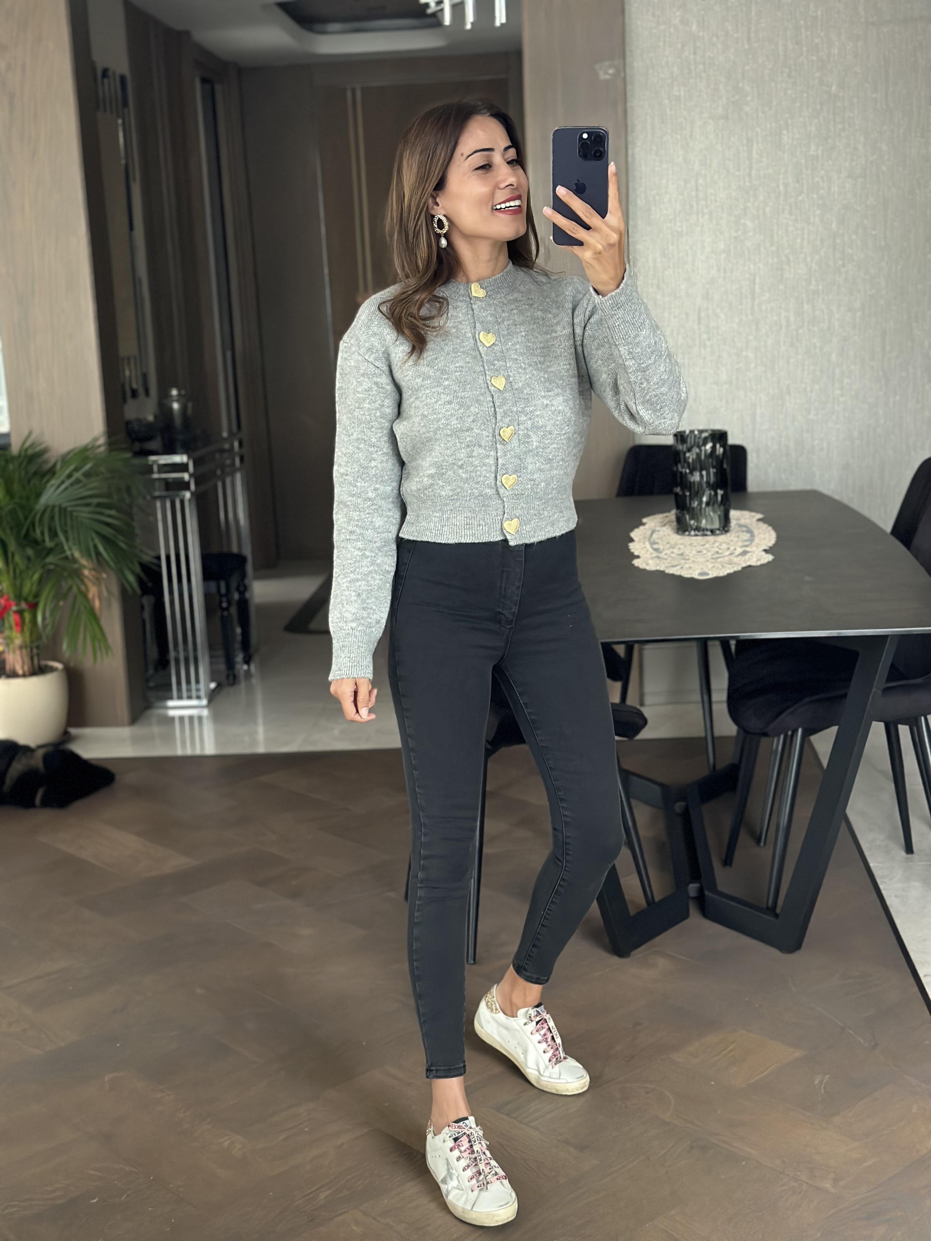 Gri Kalp Düğmeli Kadın Triko Hırka