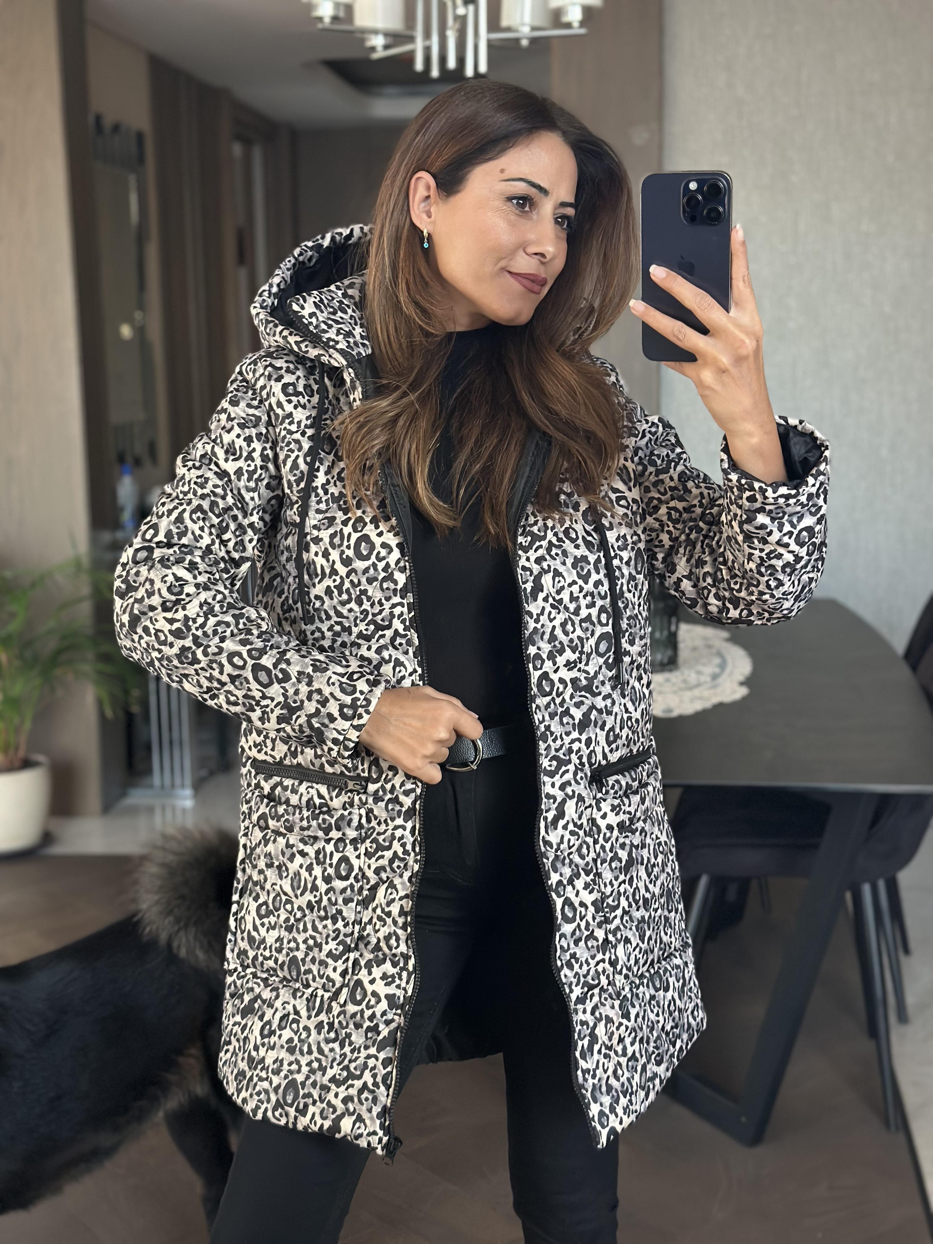 Gri Kapitone Leopar Desen Kapüşonlu Cebi Fermuar Detay Kadın Mont