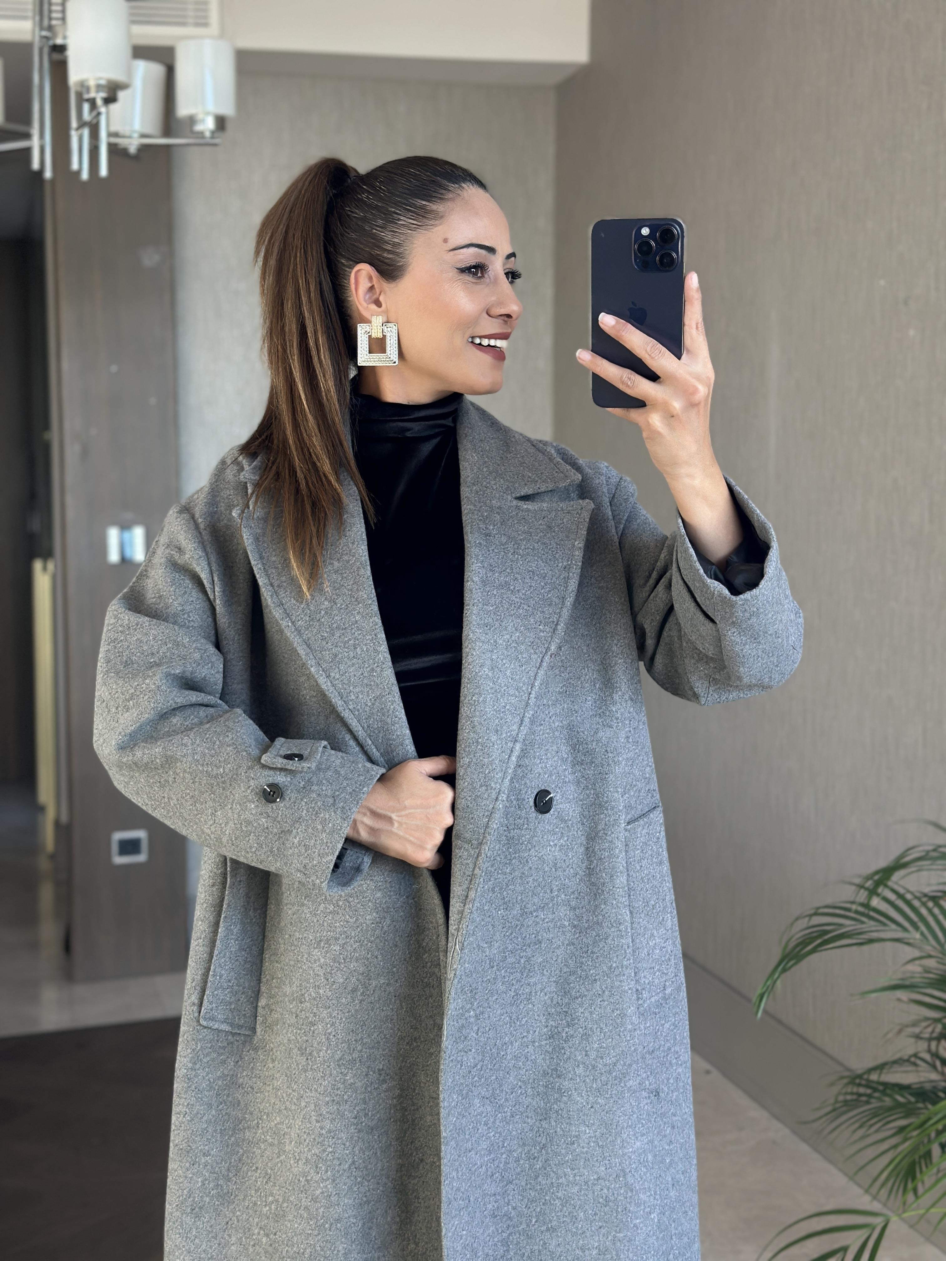 Gri Kolları Apolet Detay Düğmeli Oversize  Cepli Kadın Kaşe Kaban
