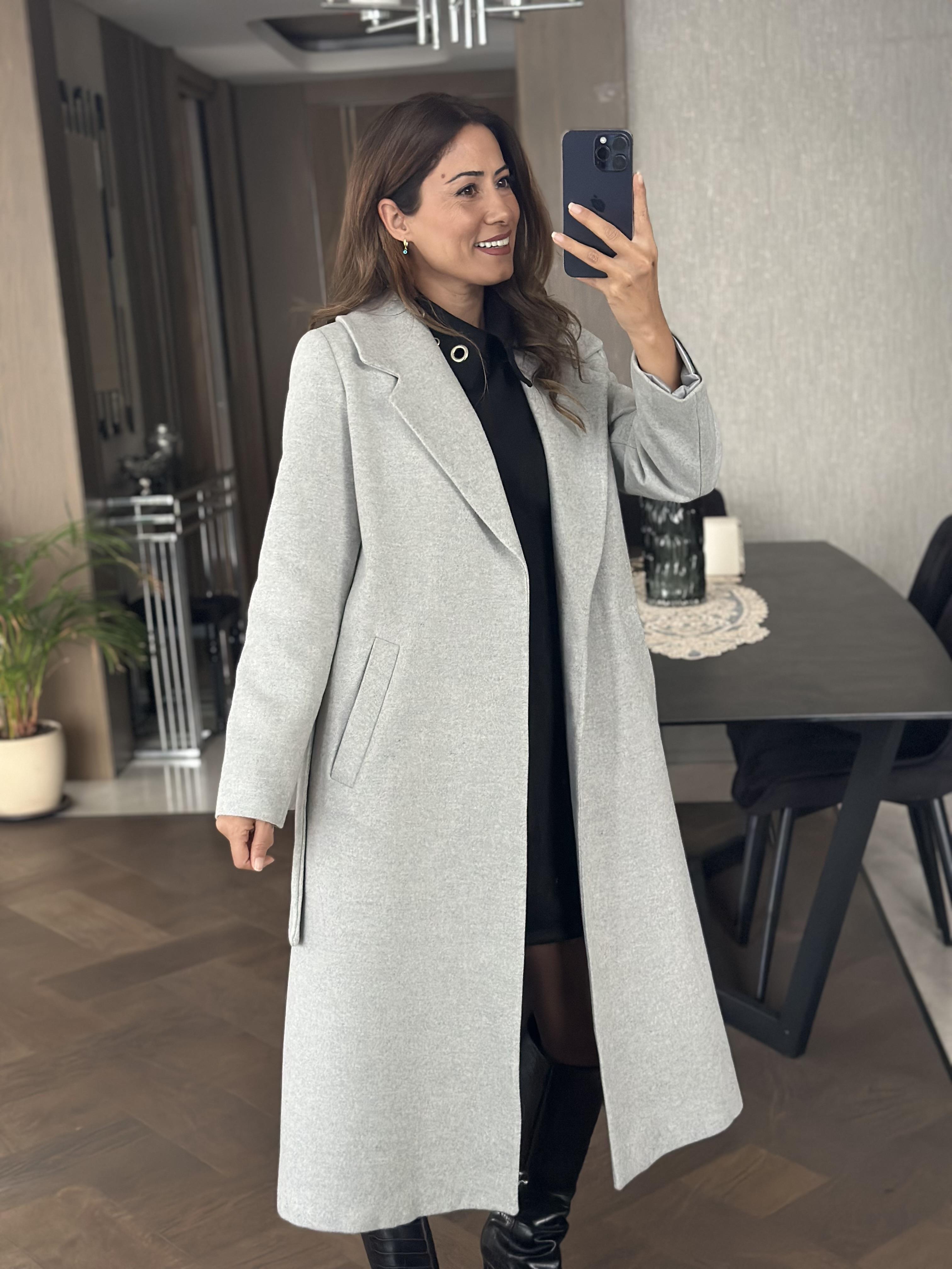 Gri Kuşaklı Kesik Yaka Kaşe Kadın Kaban