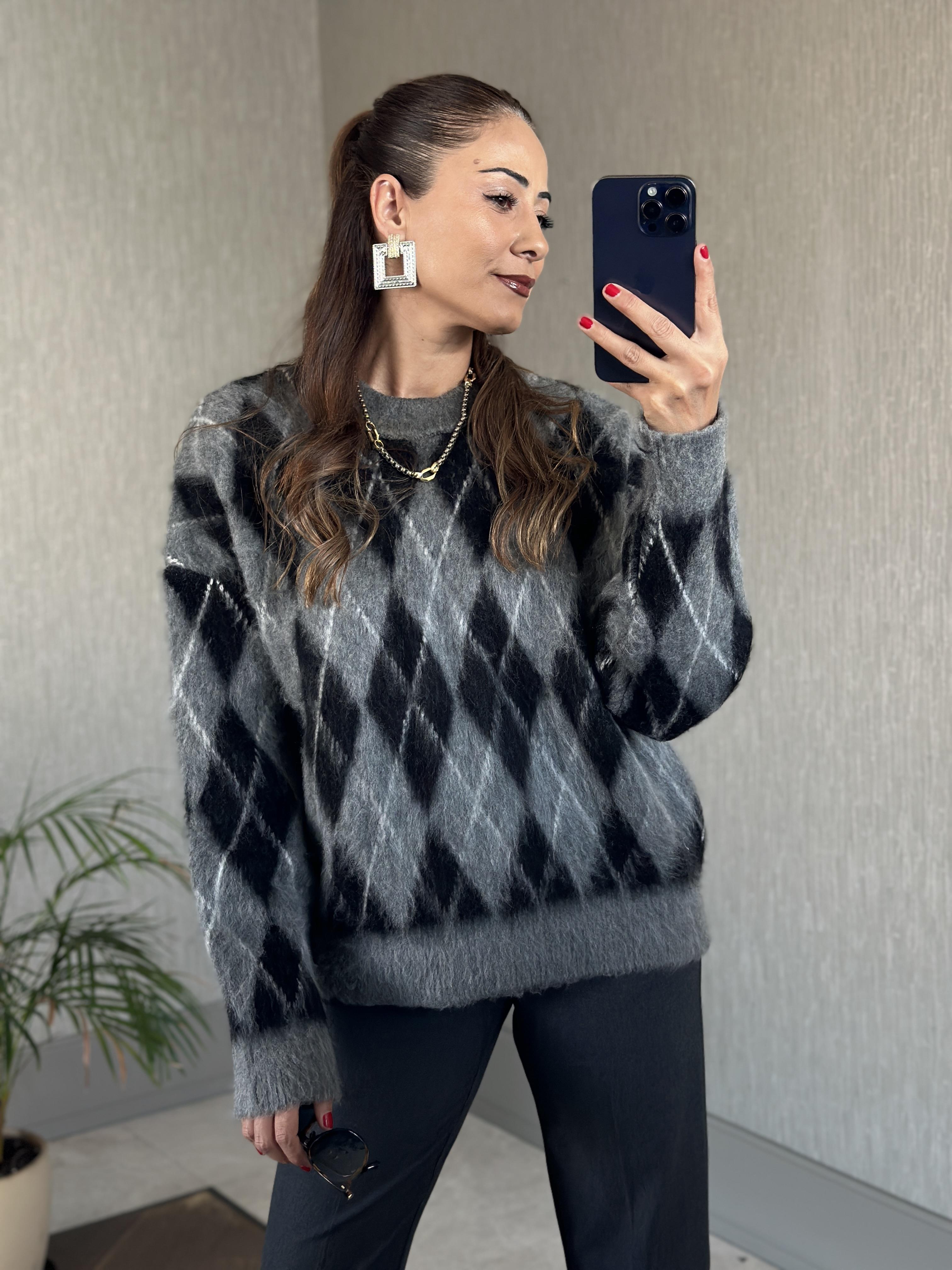 Gri Siyah Bisiklet Yaka Baklava Desen Kadın Yumoş Kazak