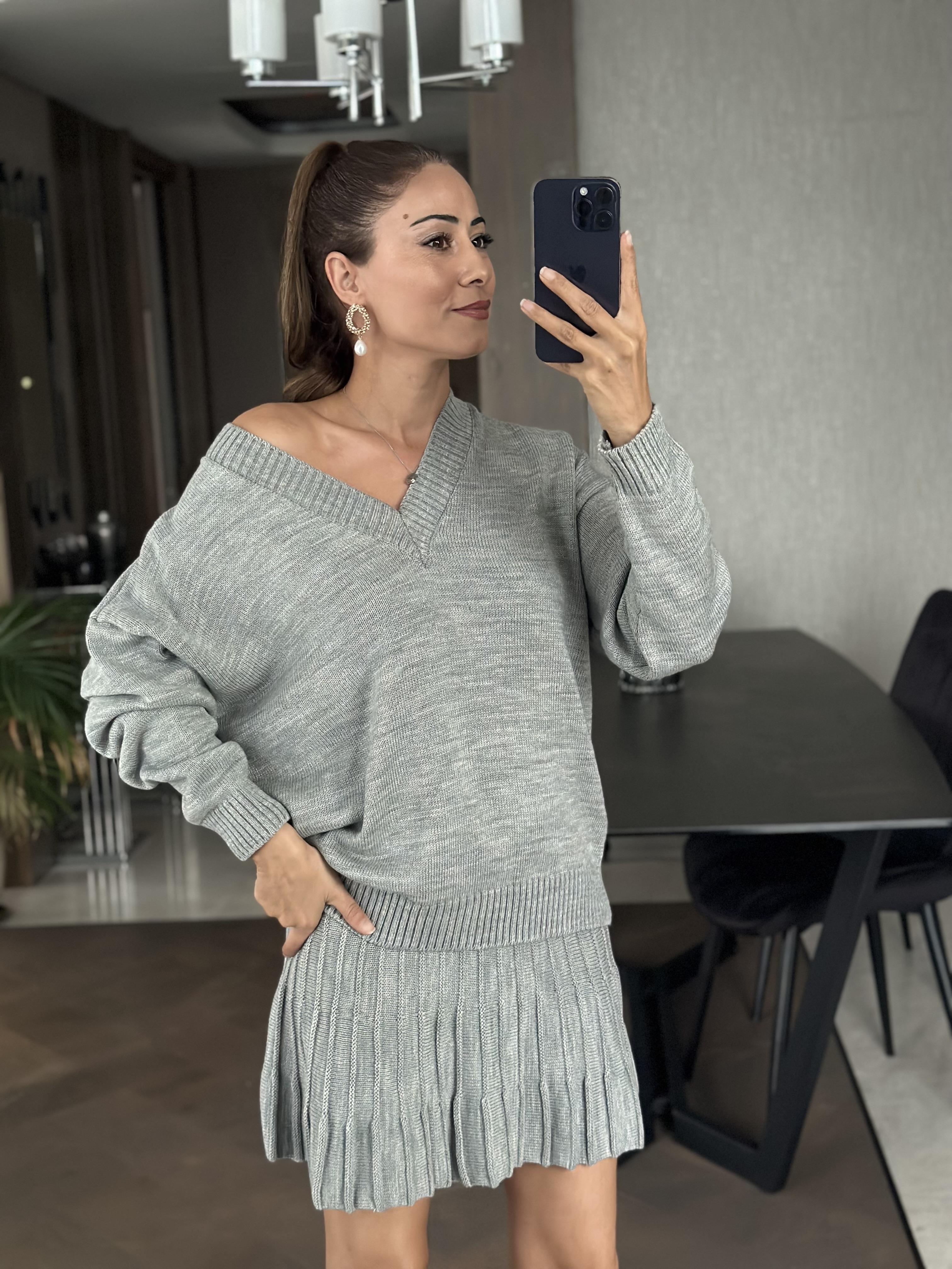 Gri V Yaka Kazak Etek Kadın Triko İkili Takım