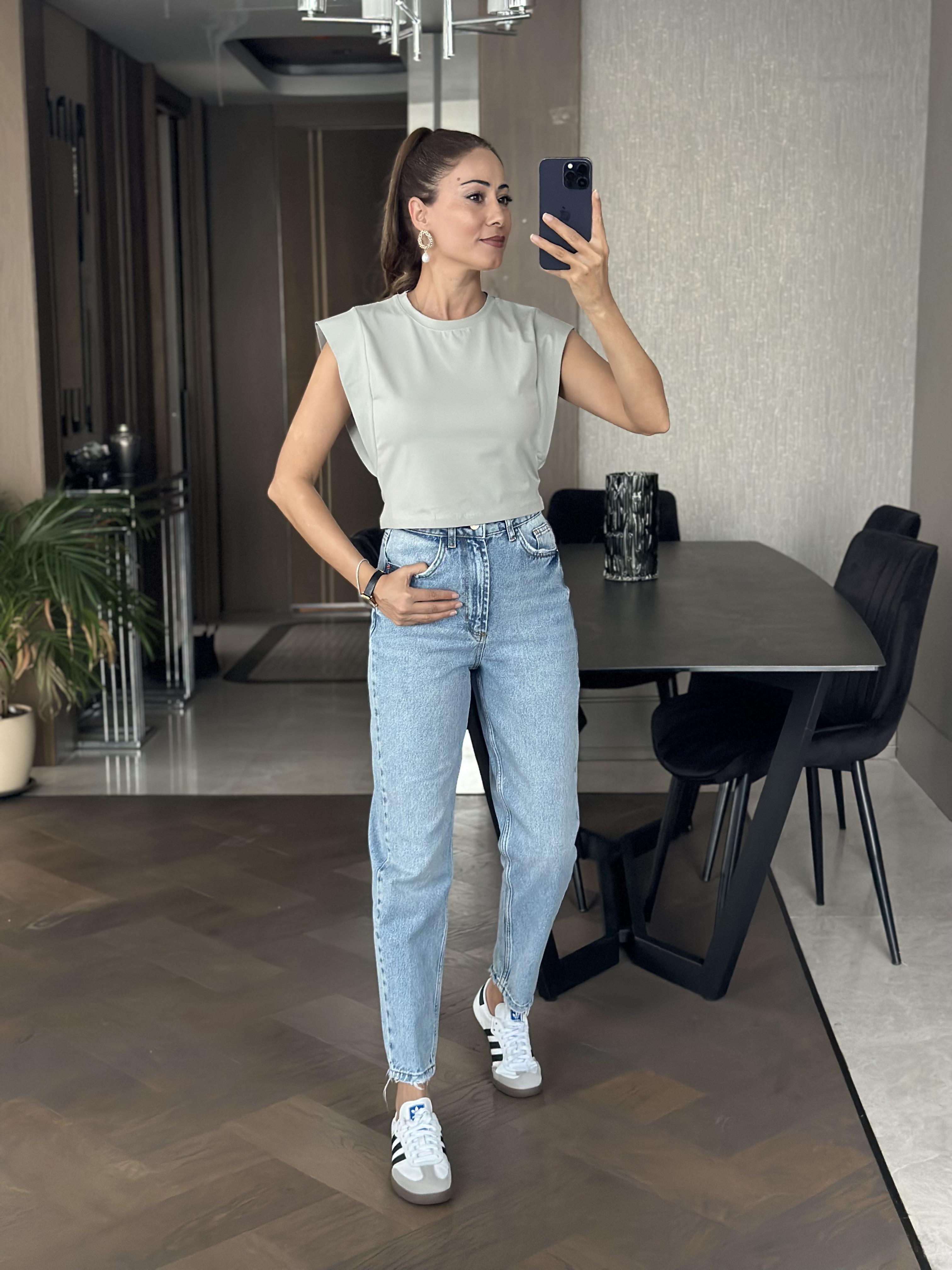 Gri Vatka Görünümlü Sıfır Kol Kadın Crop Body