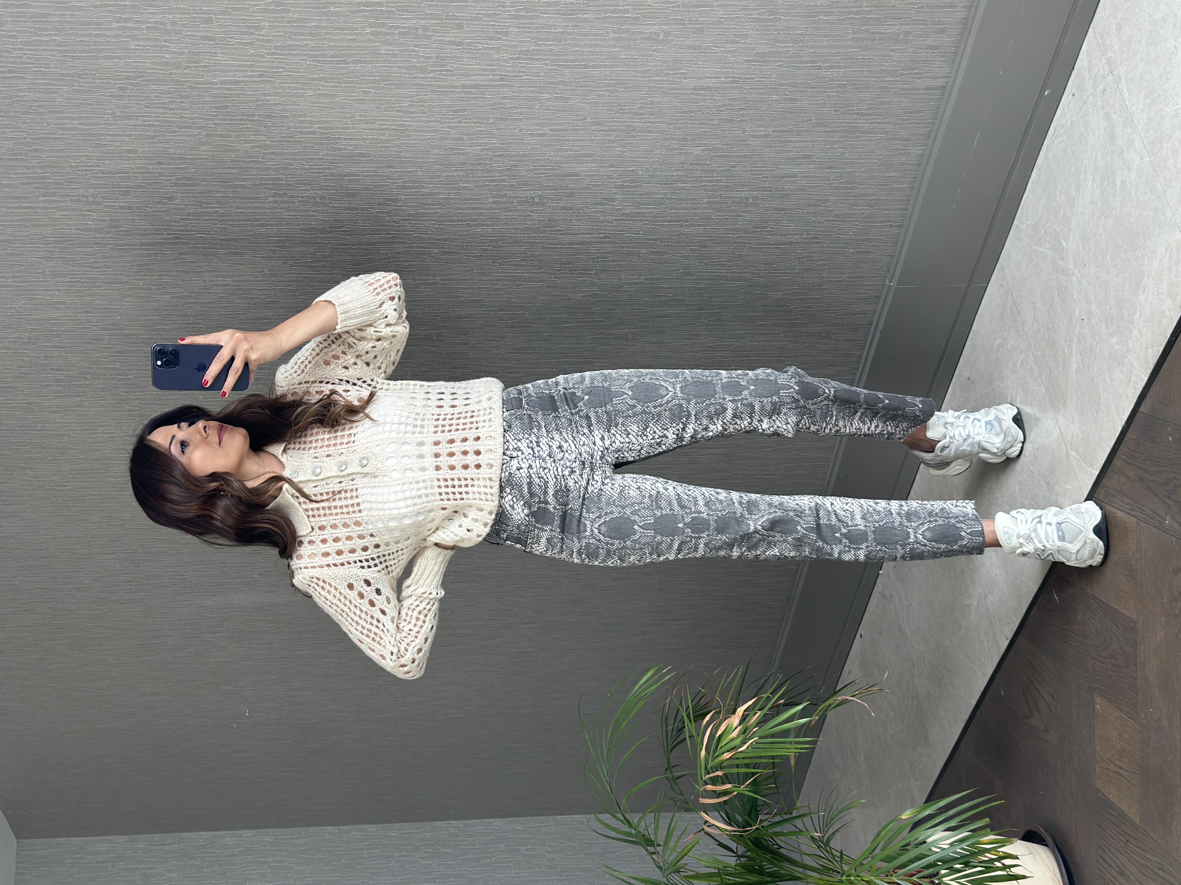 Gri Yılan Desen Marka Model Kesik Paça Boy Fit Kadın Jean Pantolon